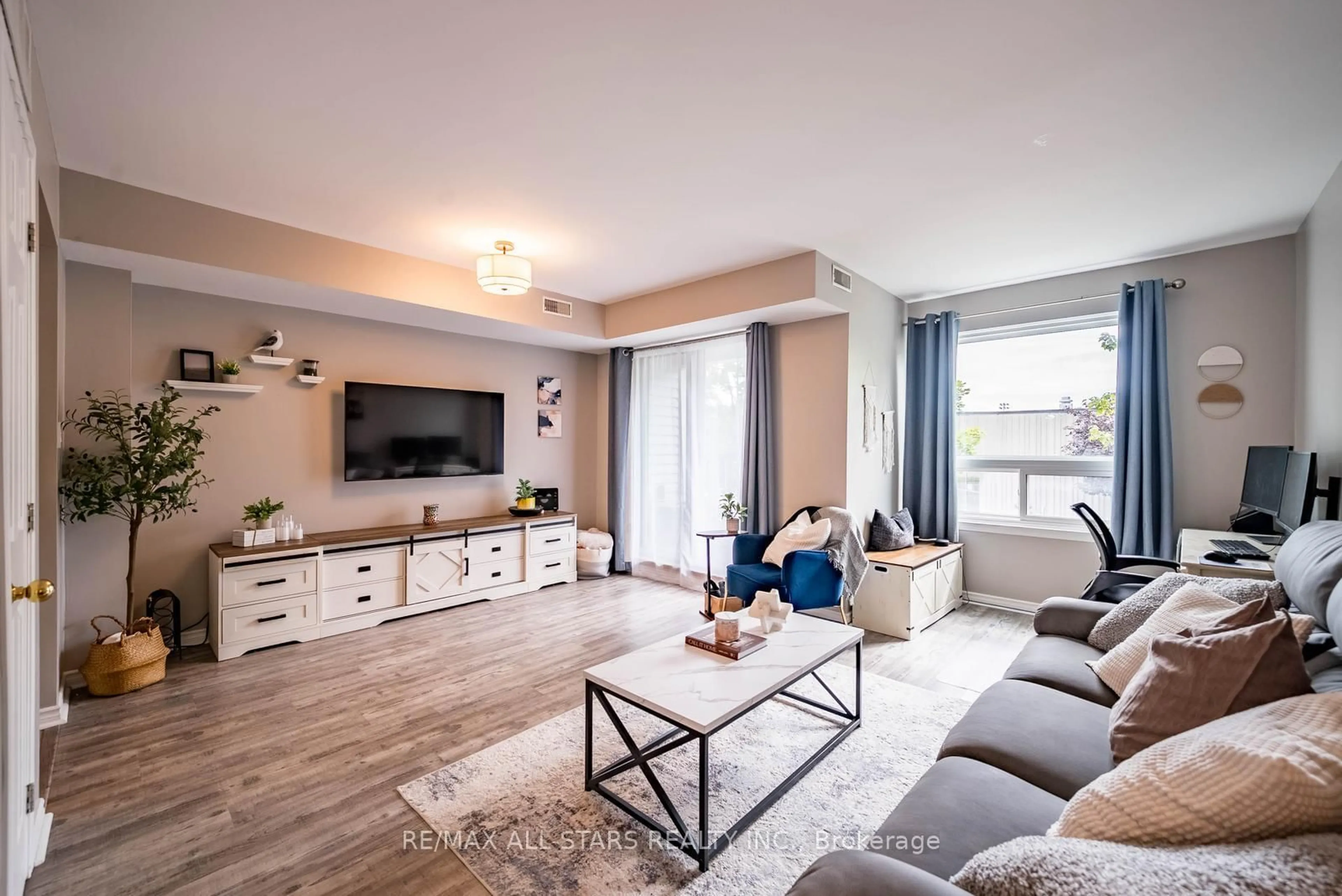 Living room with furniture, unknown for 12455 Ninth Line #202, Whitchurch-Stouffville Ontario L4A 1J3