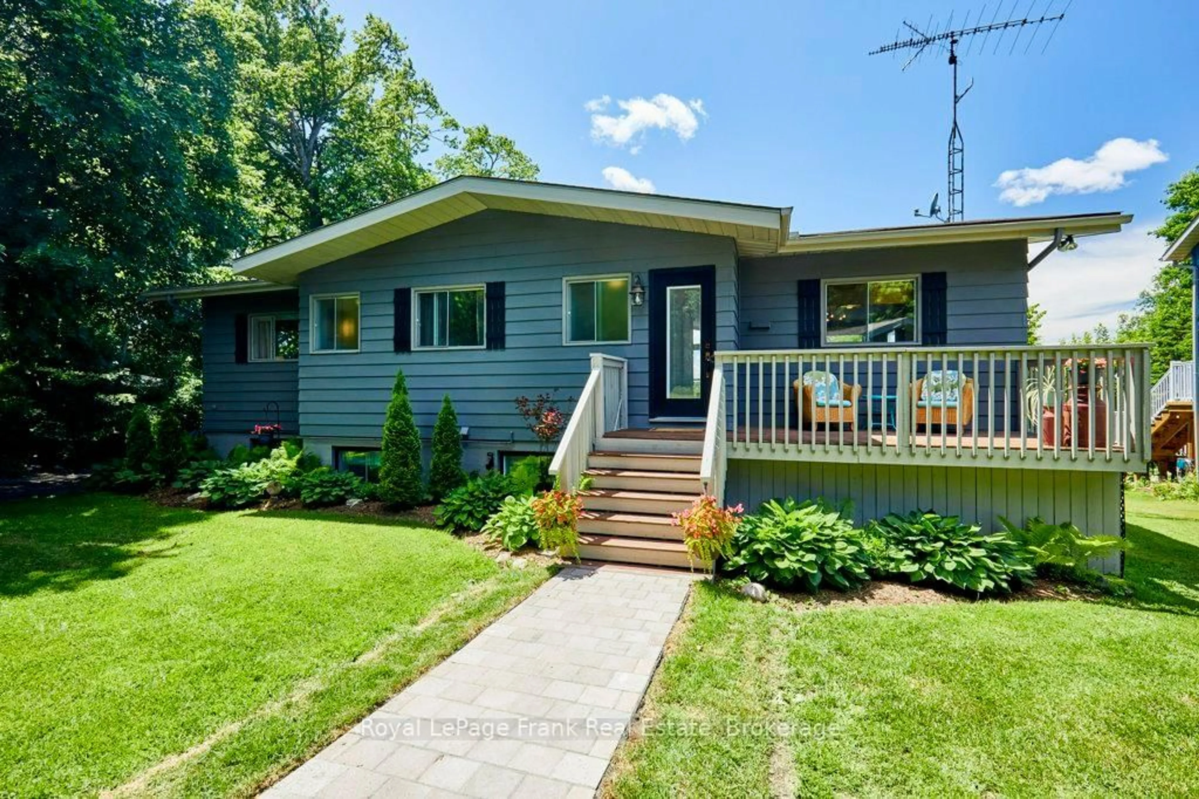 Home with vinyl exterior material, street for 156 Acton Rd, Uxbridge Ontario L0C 1H0