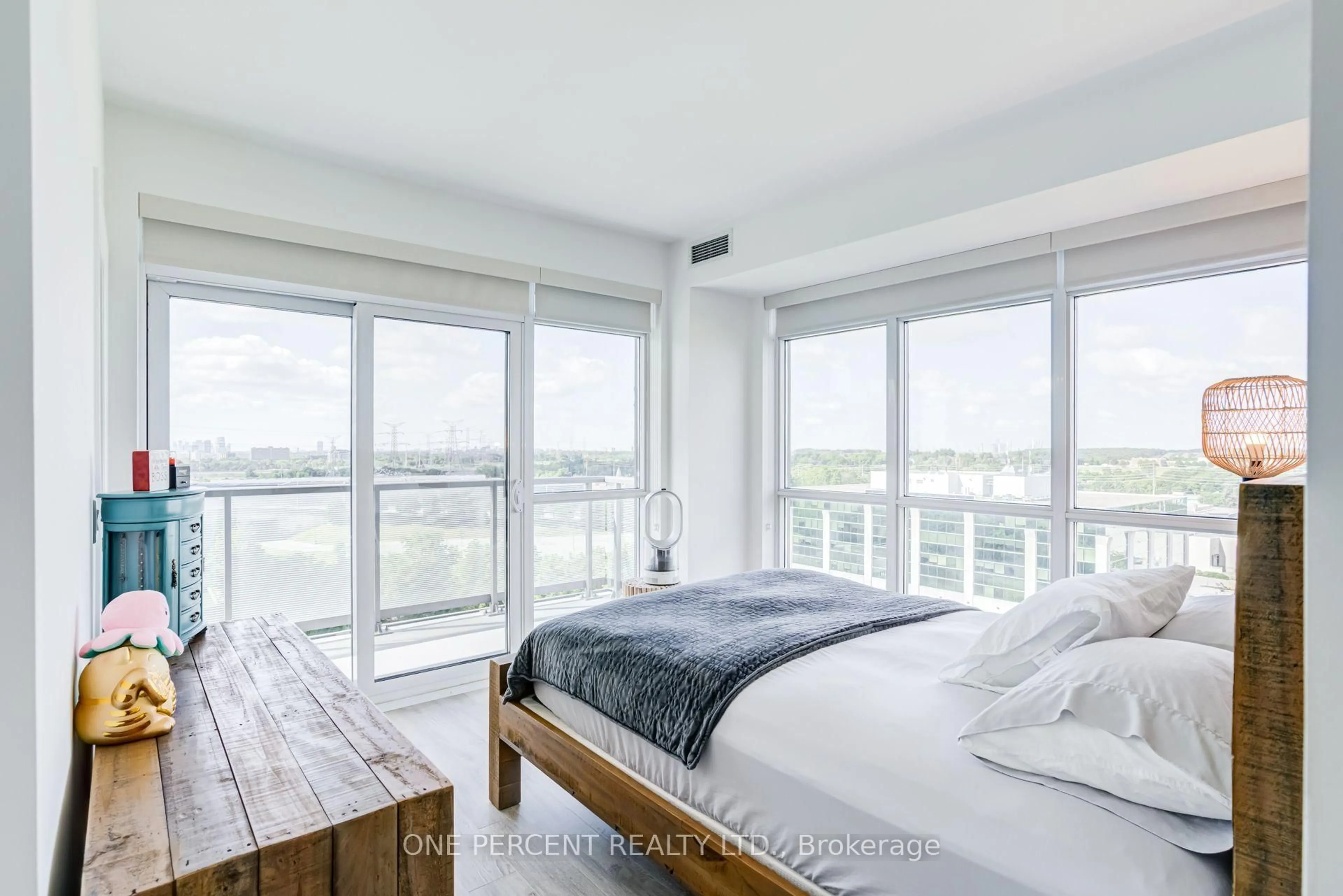 Bedroom with bed, unknown for 65 Oneida Cres #804, Richmond Hill Ontario L4B 0A1