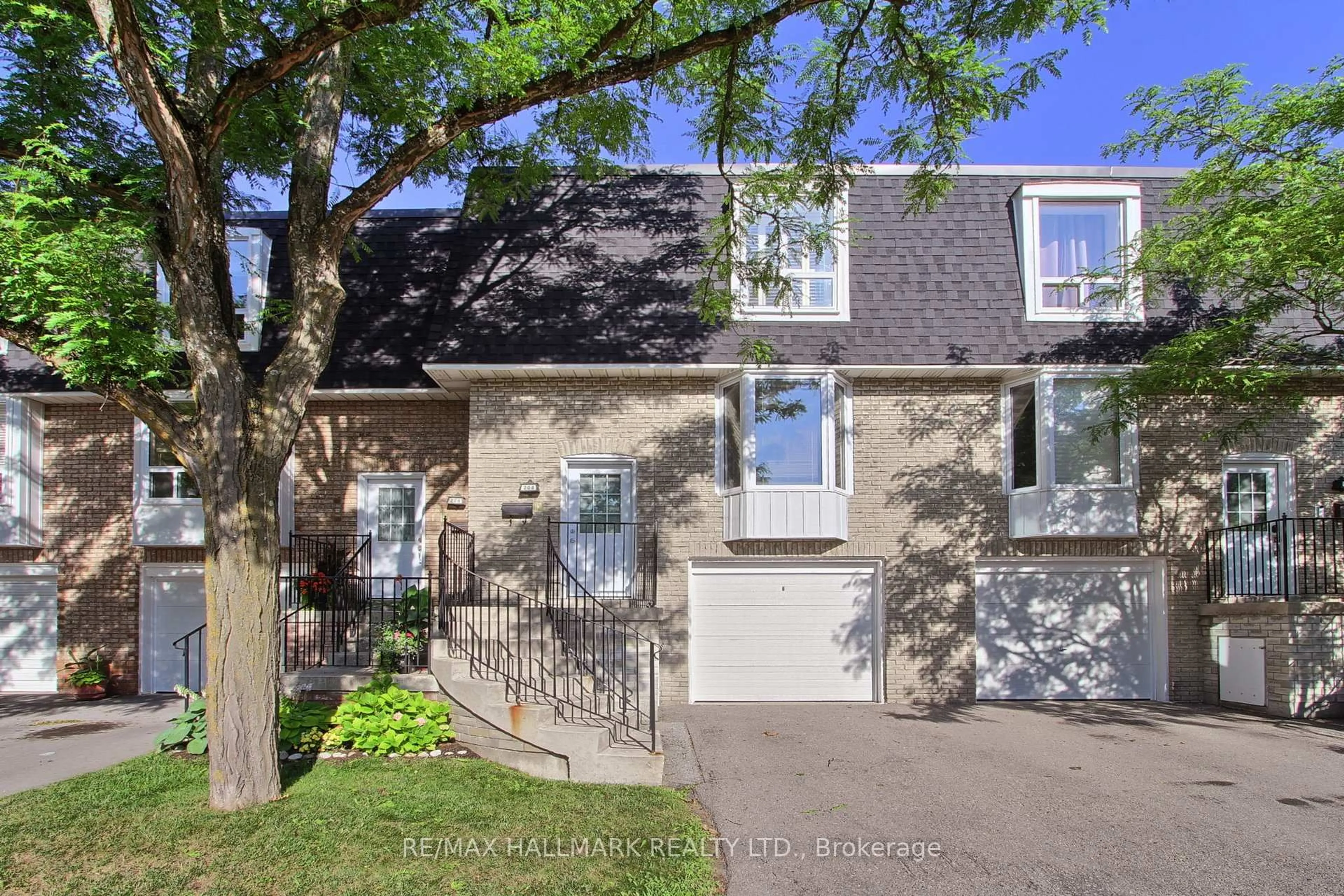 Home with brick exterior material, street for 208 Royal Orchard Blvd #50, Markham Ontario L3T 3E7