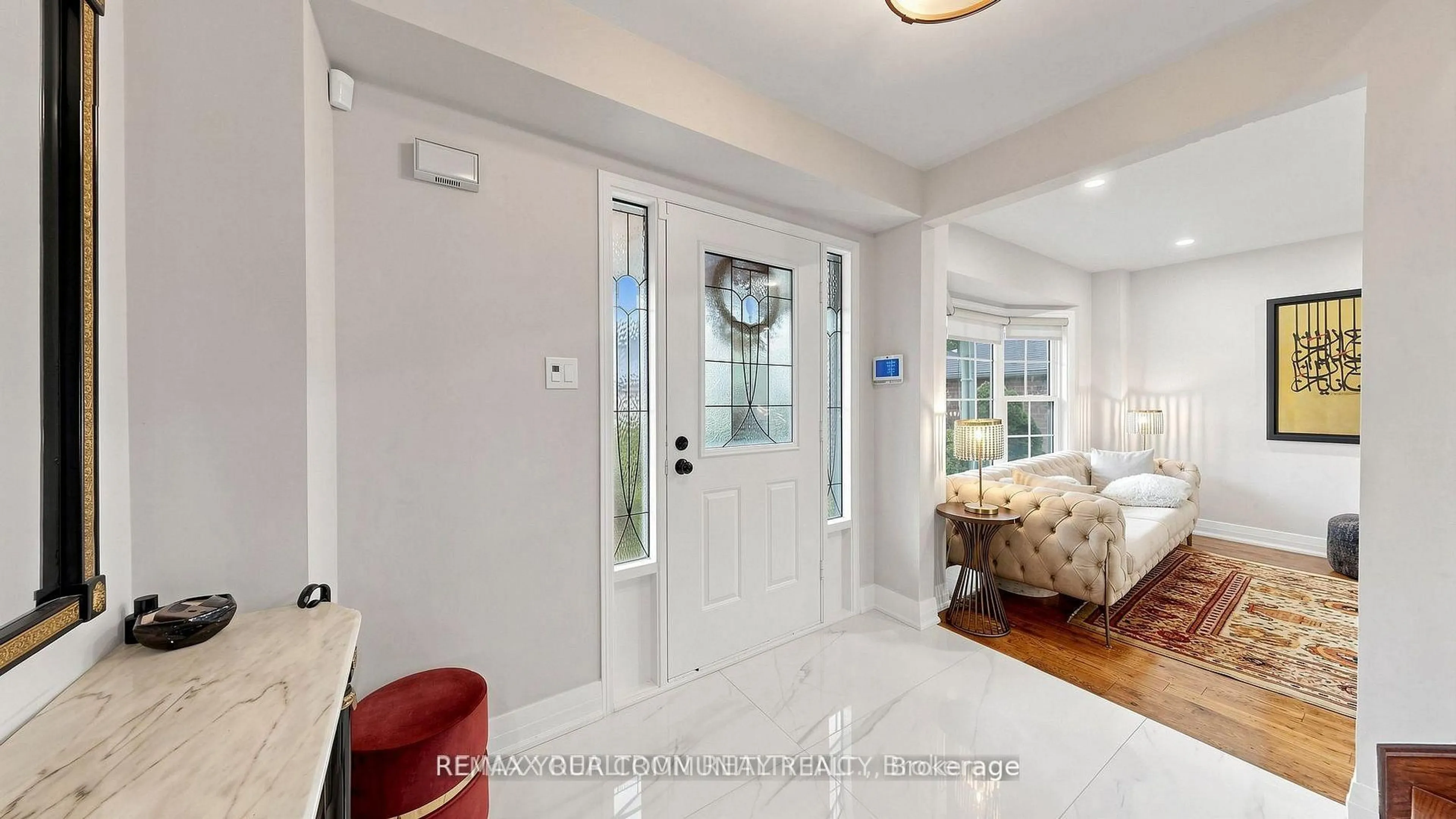 Indoor entryway for 48 Beatty Cres, Aurora Ontario L4G 5V4