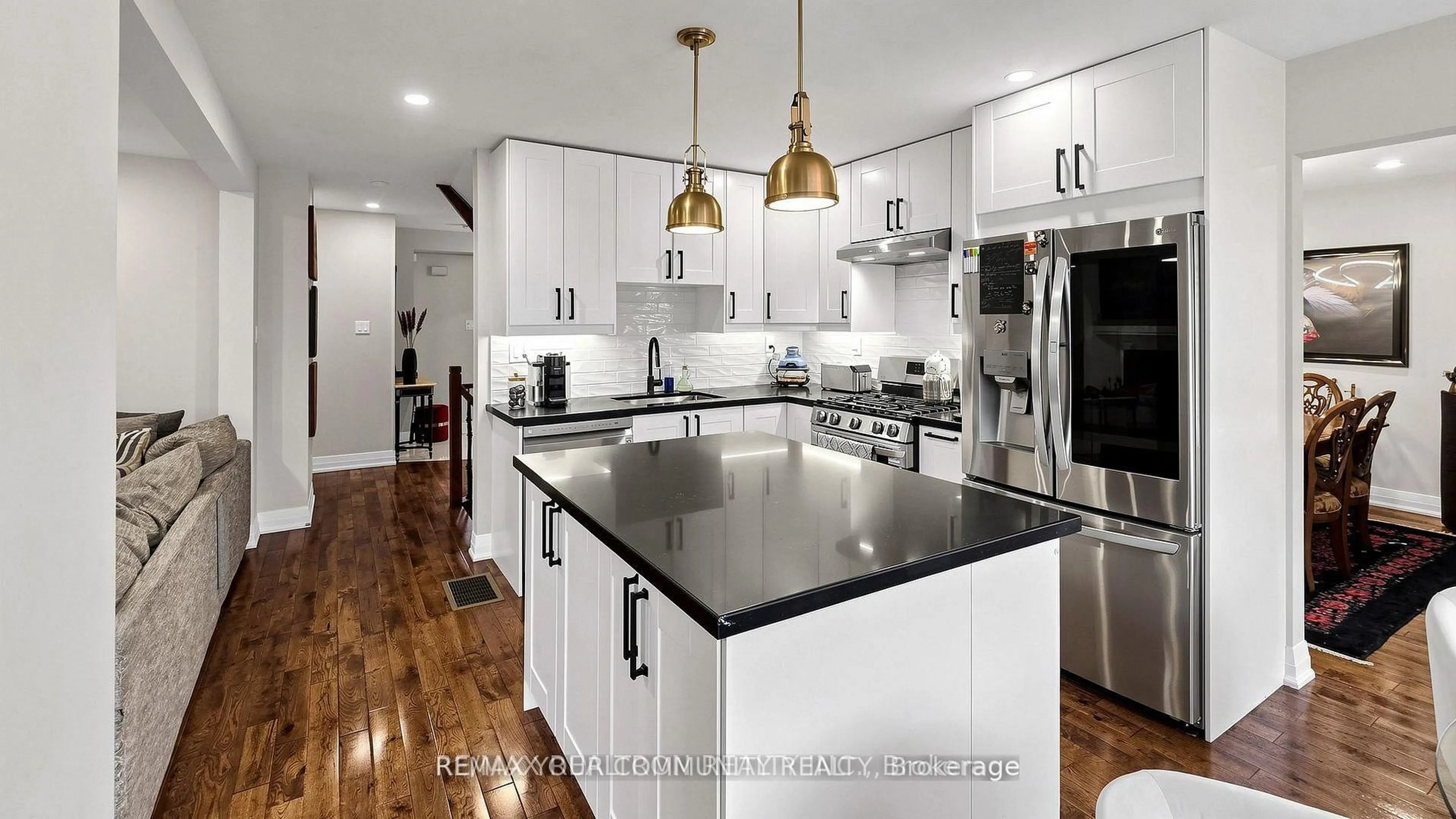 Contemporary kitchen, unknown for 48 Beatty Cres, Aurora Ontario L4G 5V4