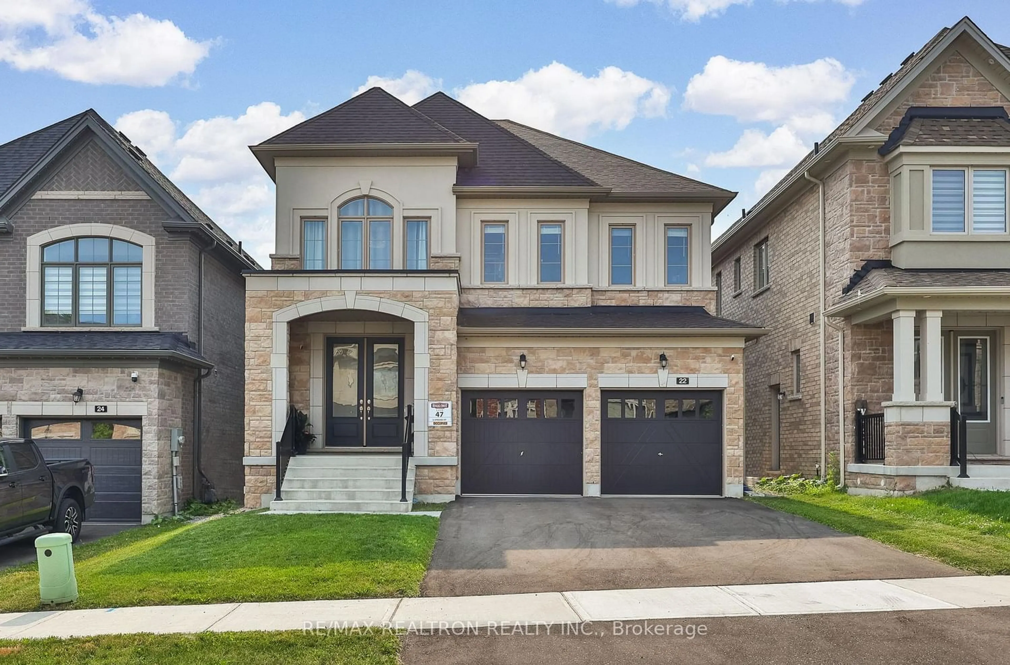 Home with brick exterior material, street for 22 Upbound Crt, East Gwillimbury Ontario L9N 0W1