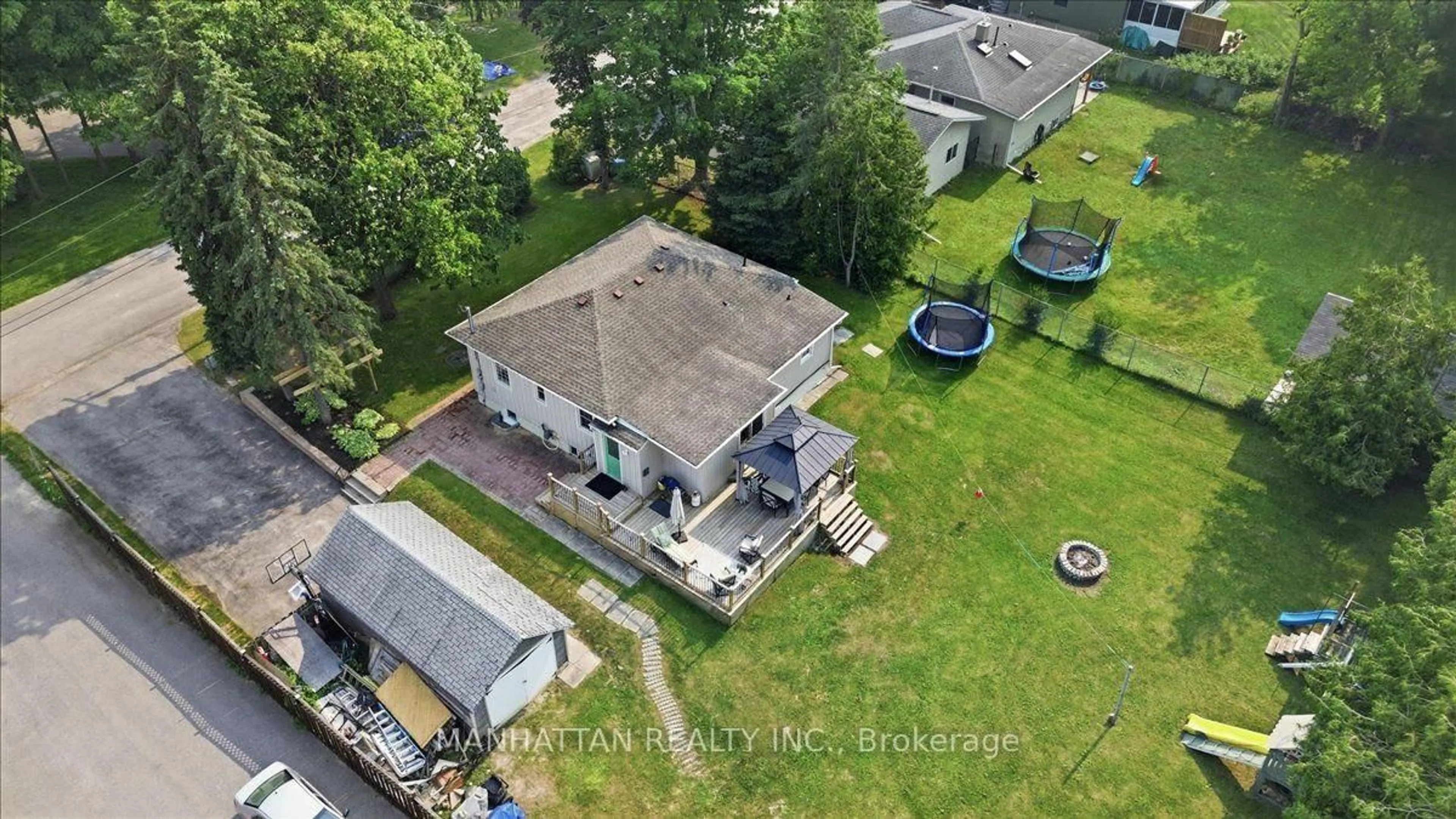 A pic from outside/outdoor area/front of a property/back of a property/a pic from drone, building for 10 Victor Dr, Whitchurch-Stouffville Ontario L4A 3G5