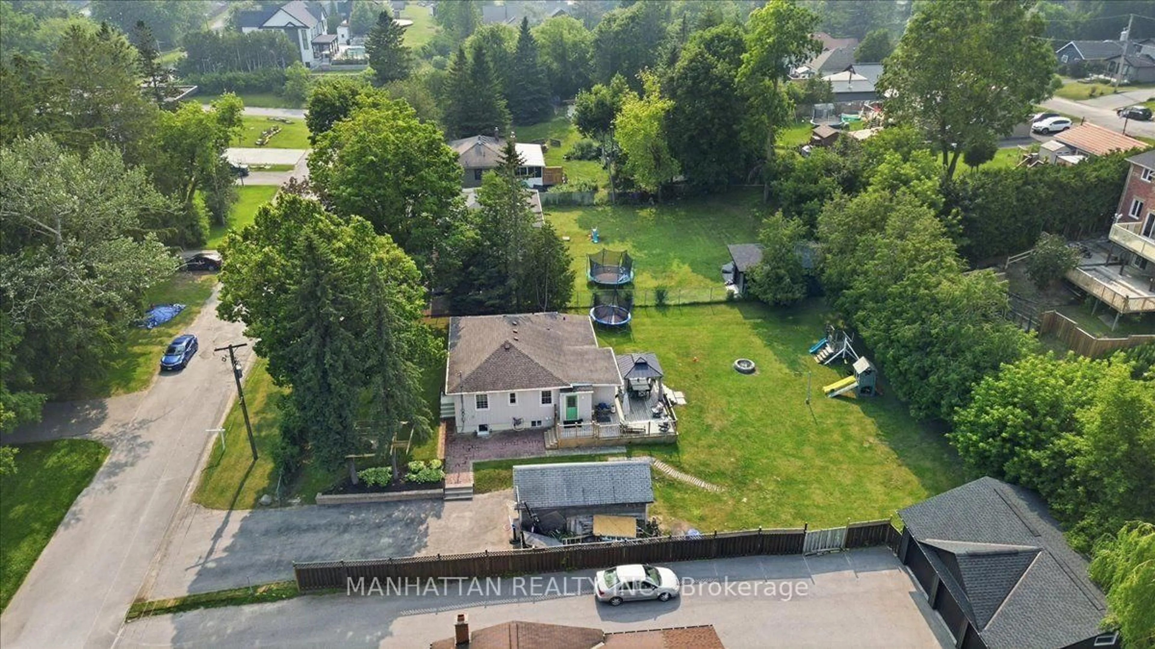 A pic from outside/outdoor area/front of a property/back of a property/a pic from drone, mountain view for 10 Victor Dr, Whitchurch-Stouffville Ontario L4A 3G5