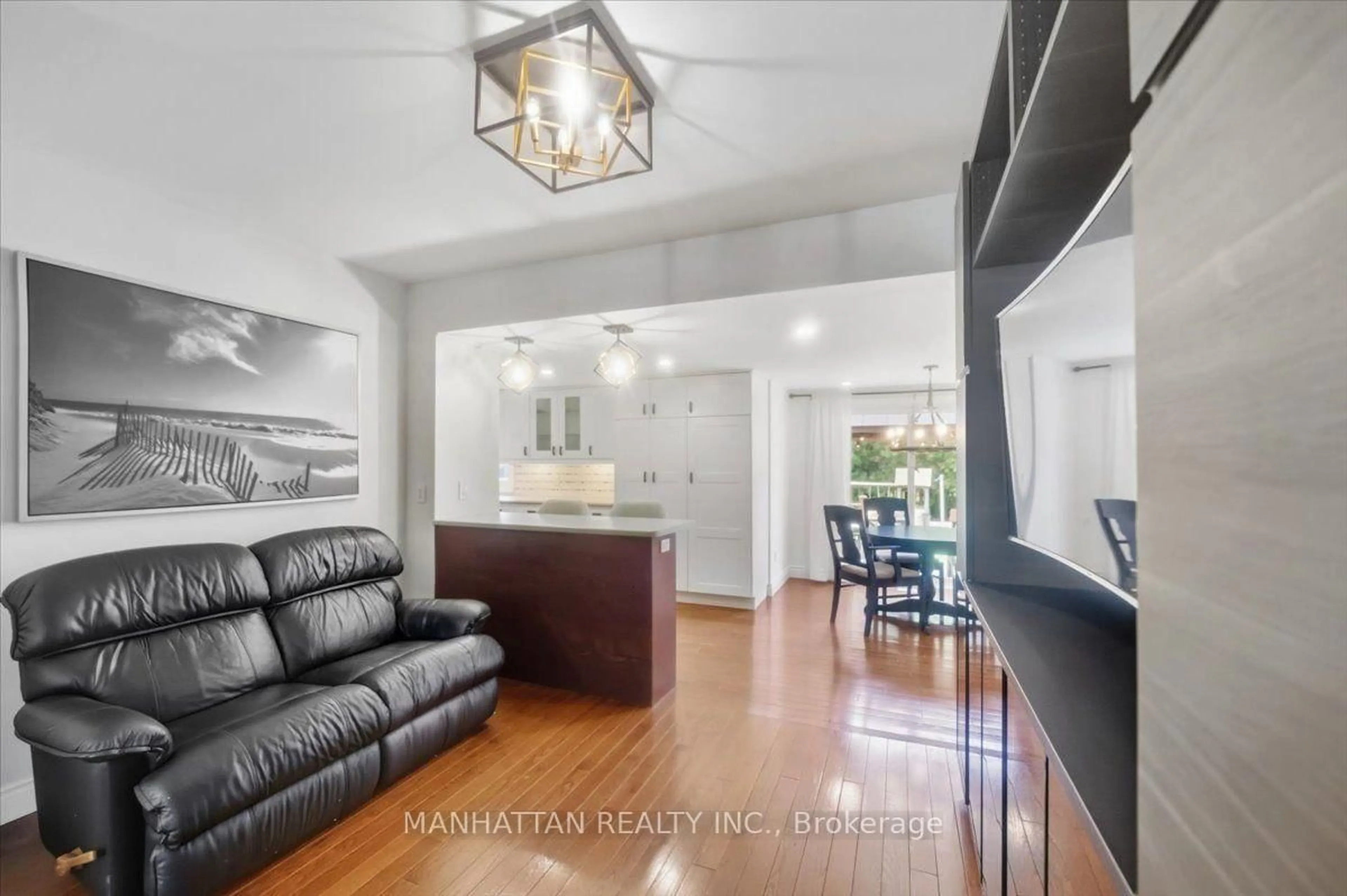 Unknown for 10 Victor Dr, Whitchurch-Stouffville Ontario L4A 3G5