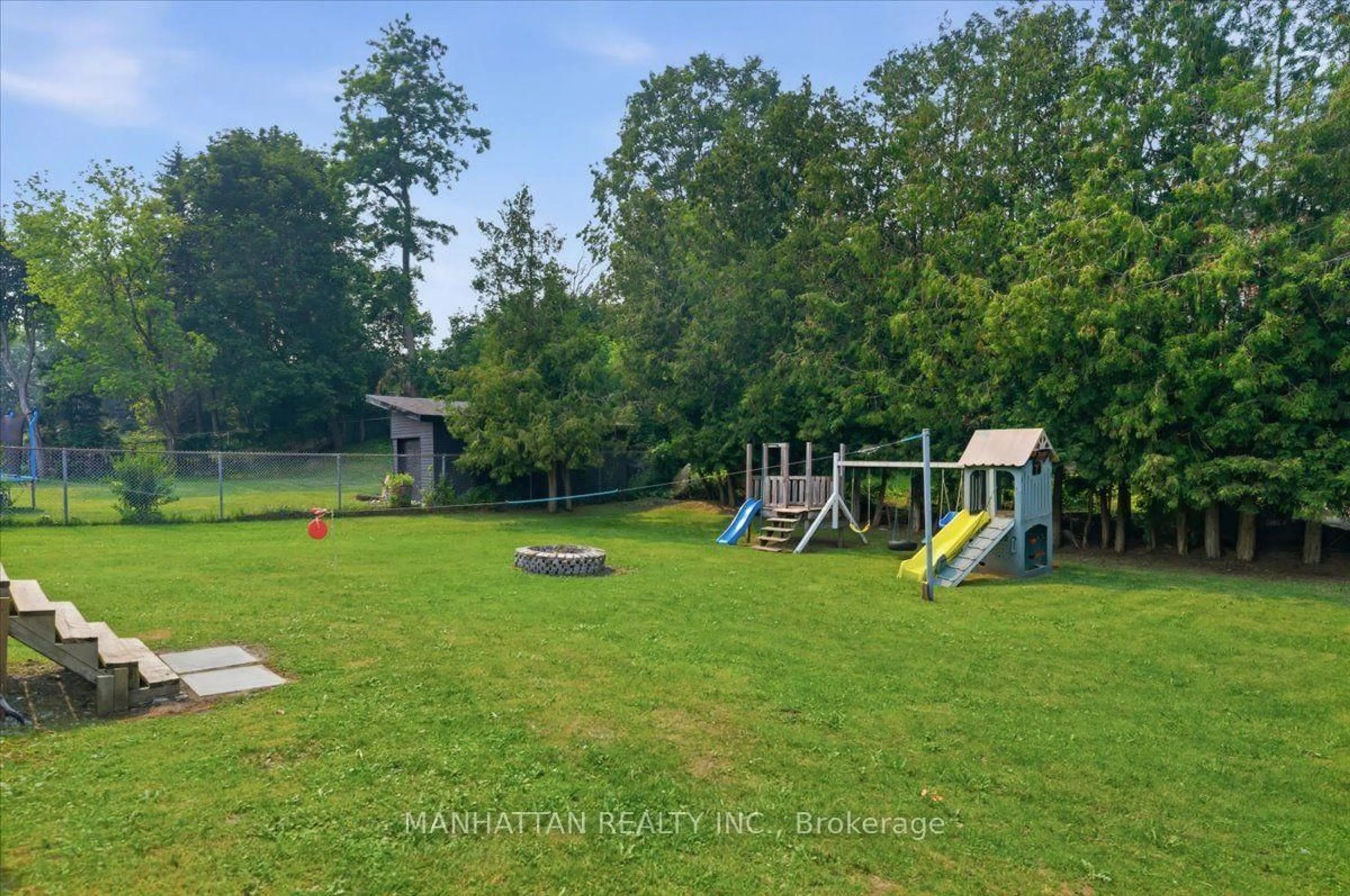 A pic from outside/outdoor area/front of a property/back of a property/a pic from drone, mountain view for 10 Victor Dr, Whitchurch-Stouffville Ontario L4A 3G5