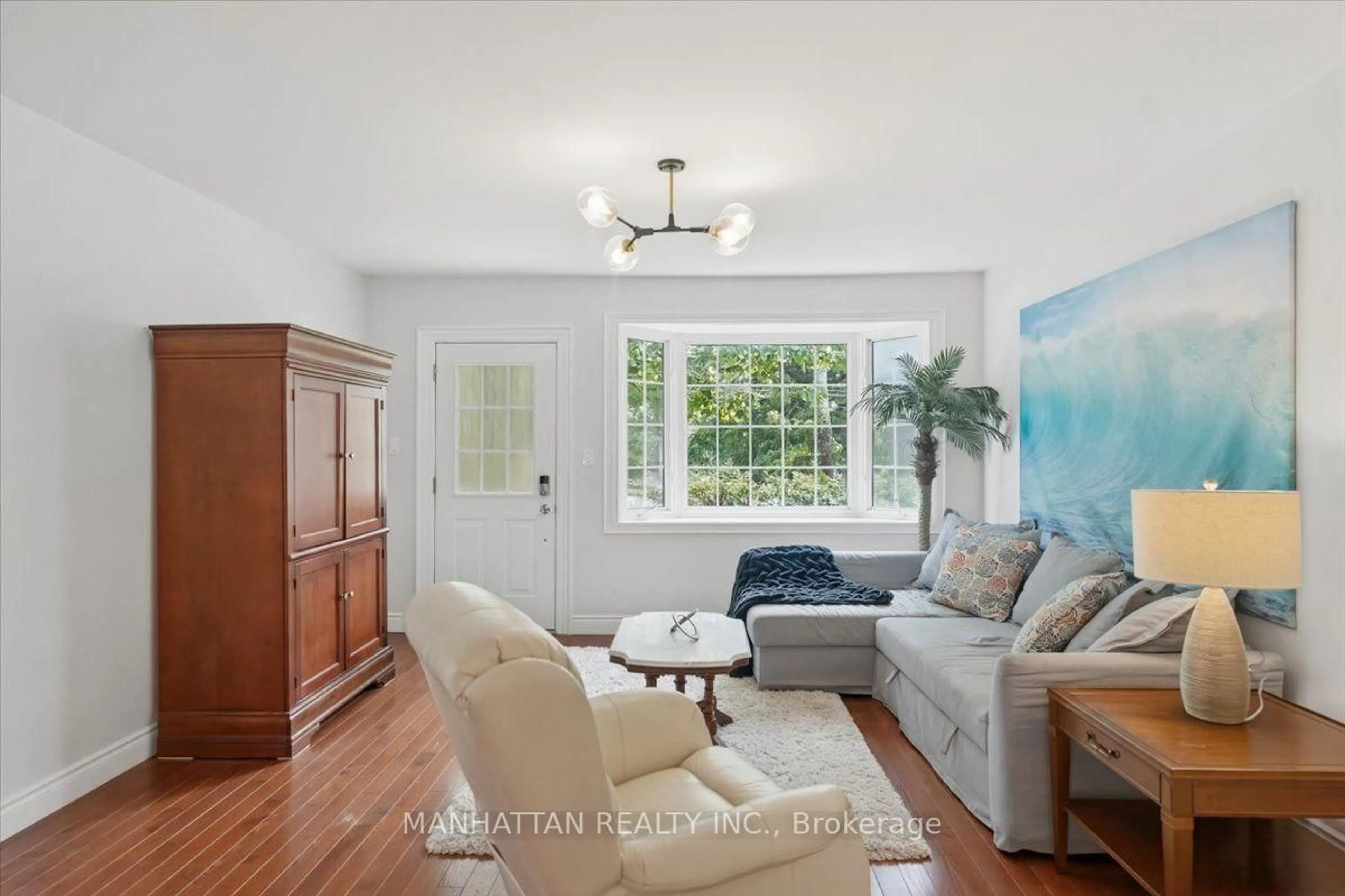 Living room with furniture, unknown for 10 Victor Dr, Whitchurch-Stouffville Ontario L4A 3G5