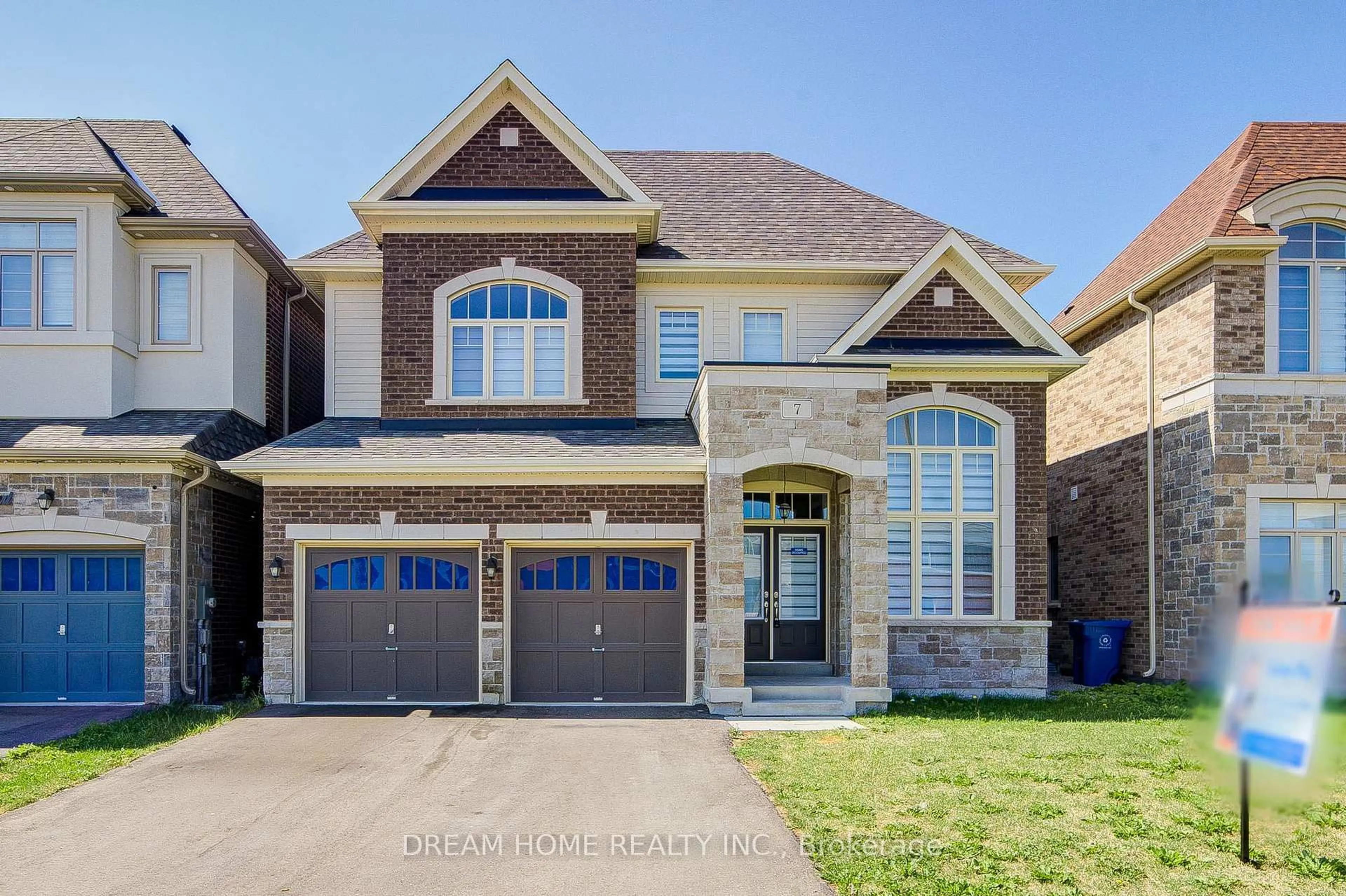 Home with brick exterior material, street for 7 Charles White Crt, East Gwillimbury Ontario L9N 0T7