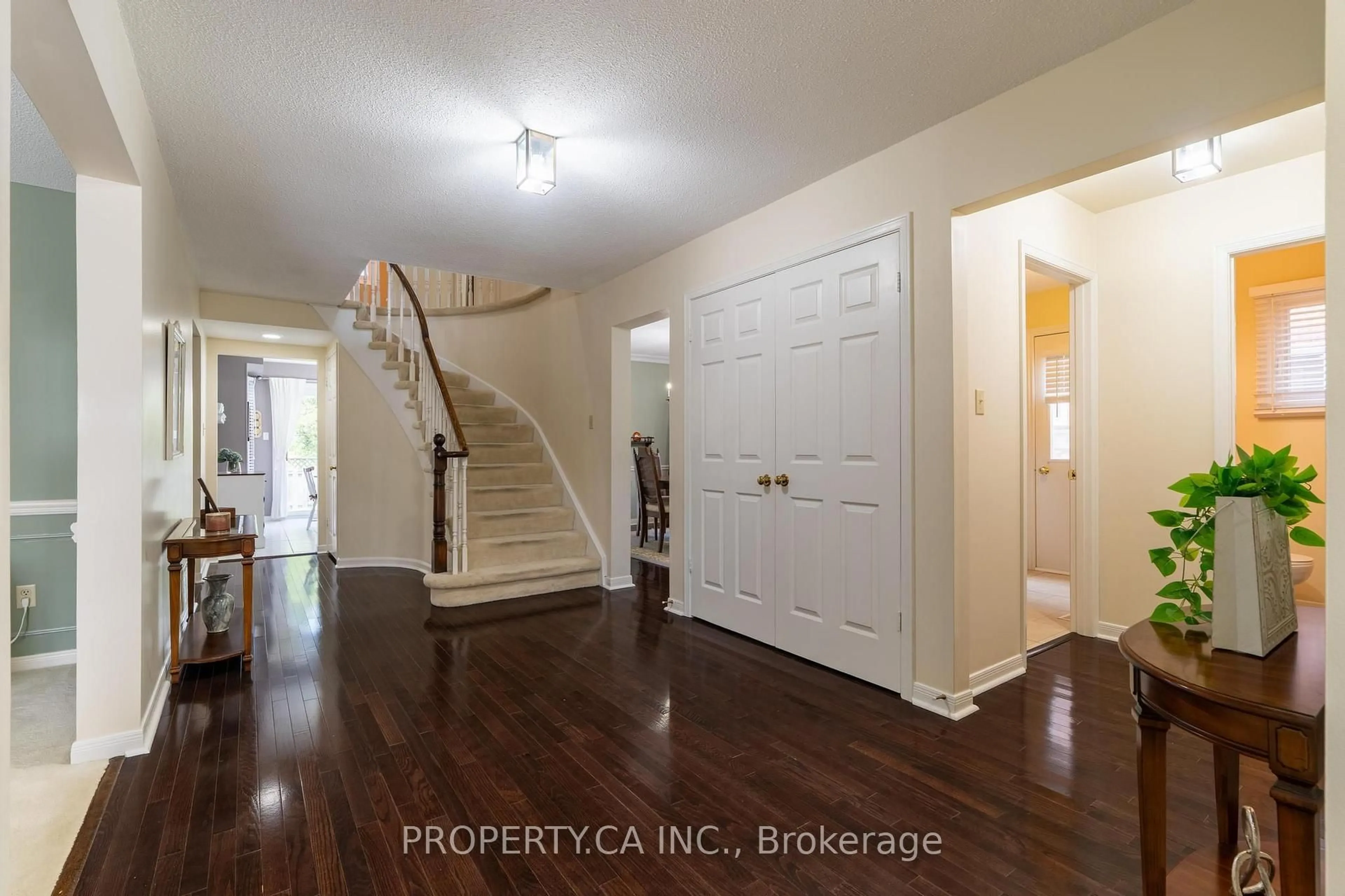 Indoor entryway for 40 Buchanan Dr, Markham Ontario L3R 4C7