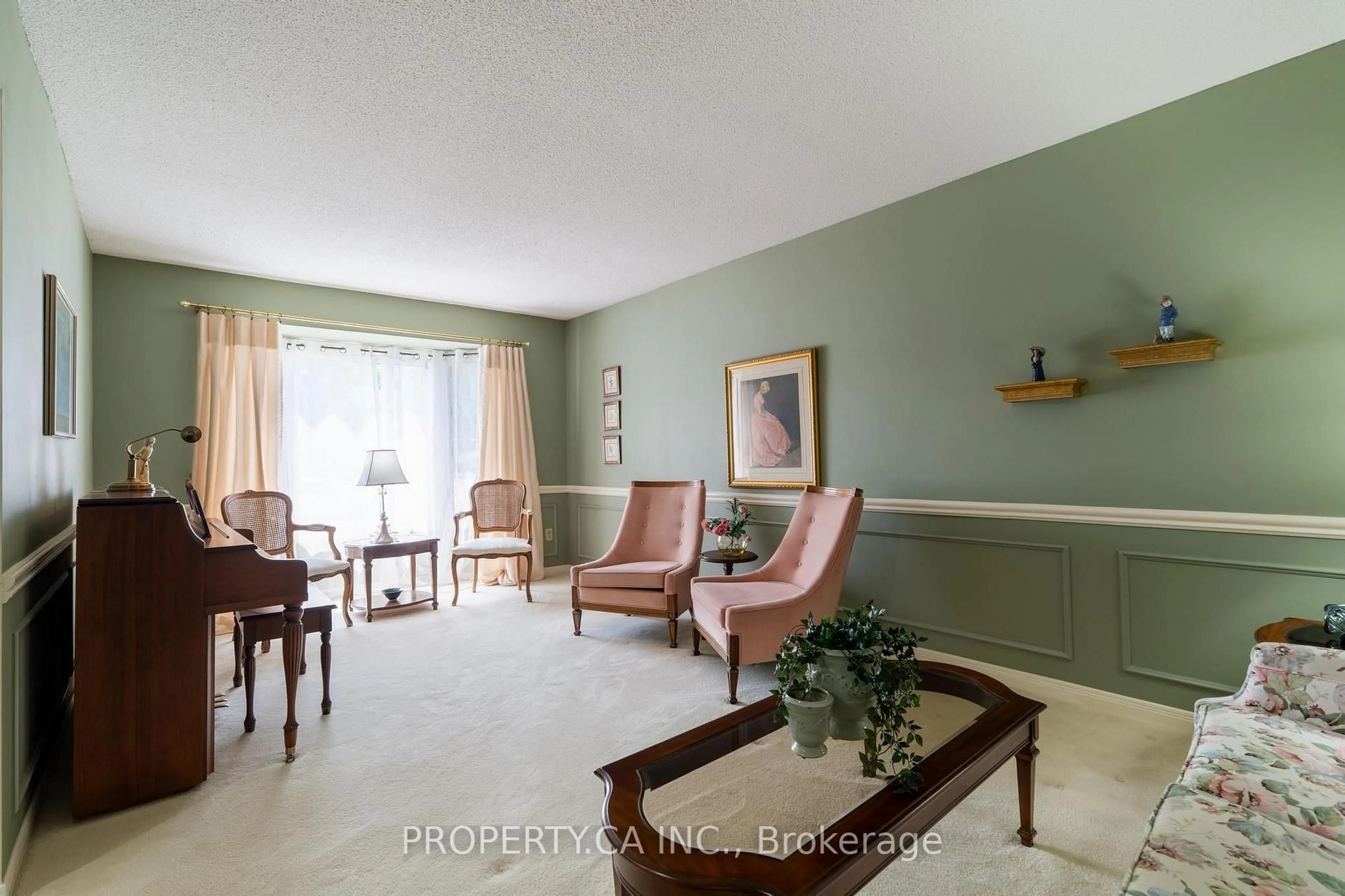 Living room with furniture, unknown for 40 Buchanan Dr, Markham Ontario L3R 4C7