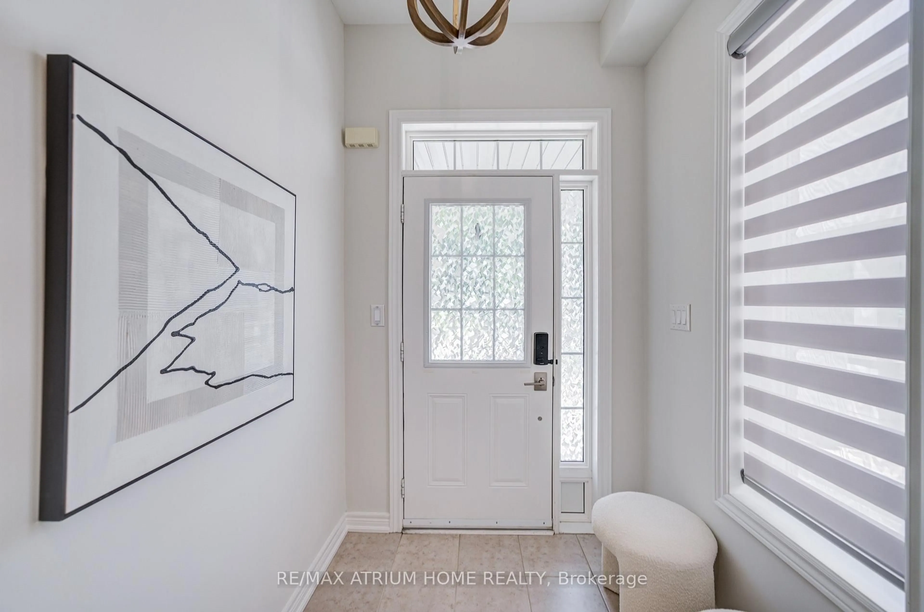 Indoor entryway for 368 Roy Harper Ave, Aurora Ontario L4G 1A6