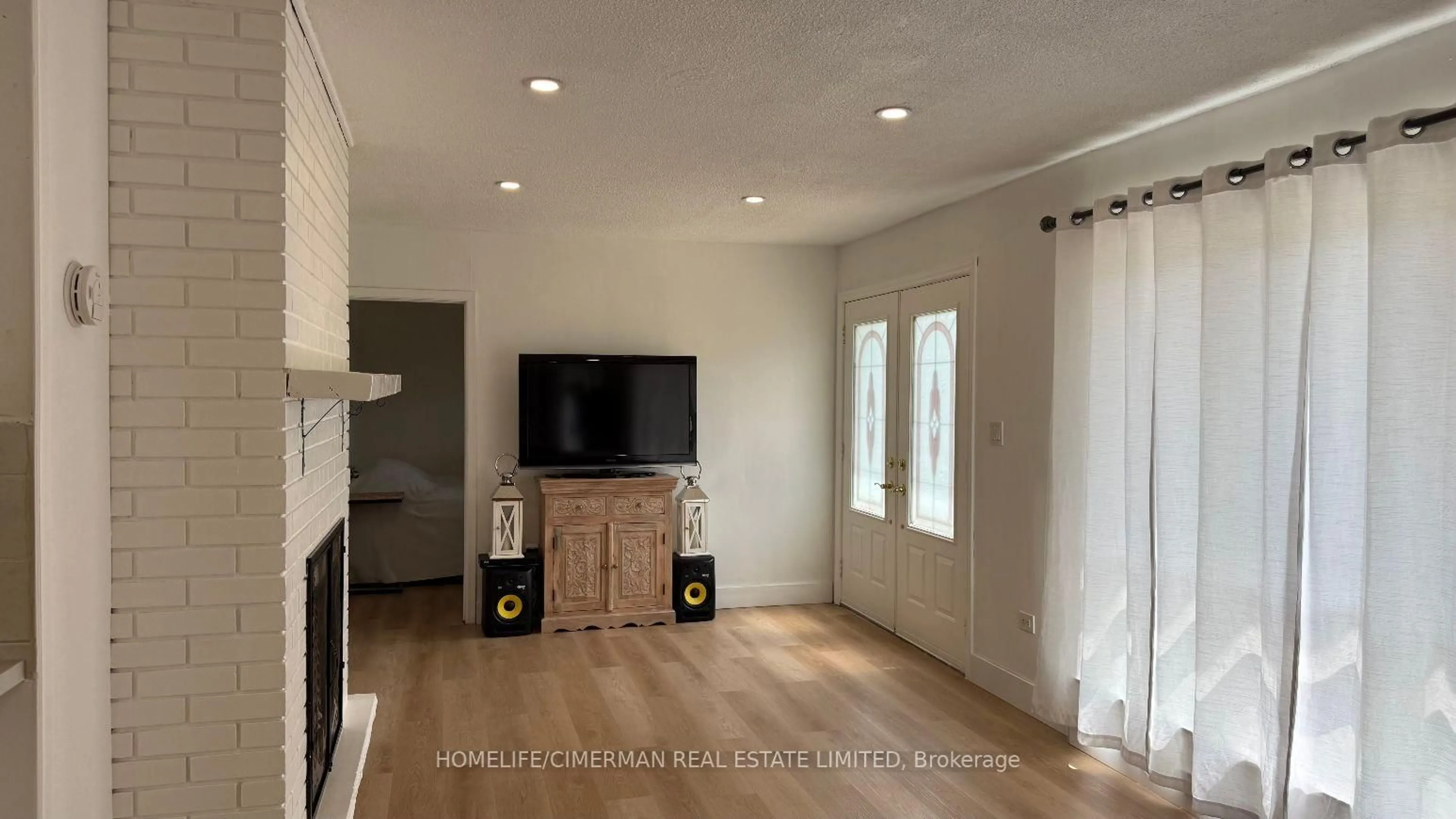 Home theater for 678 Trinity St, Innisfil Ontario L9S 2G7