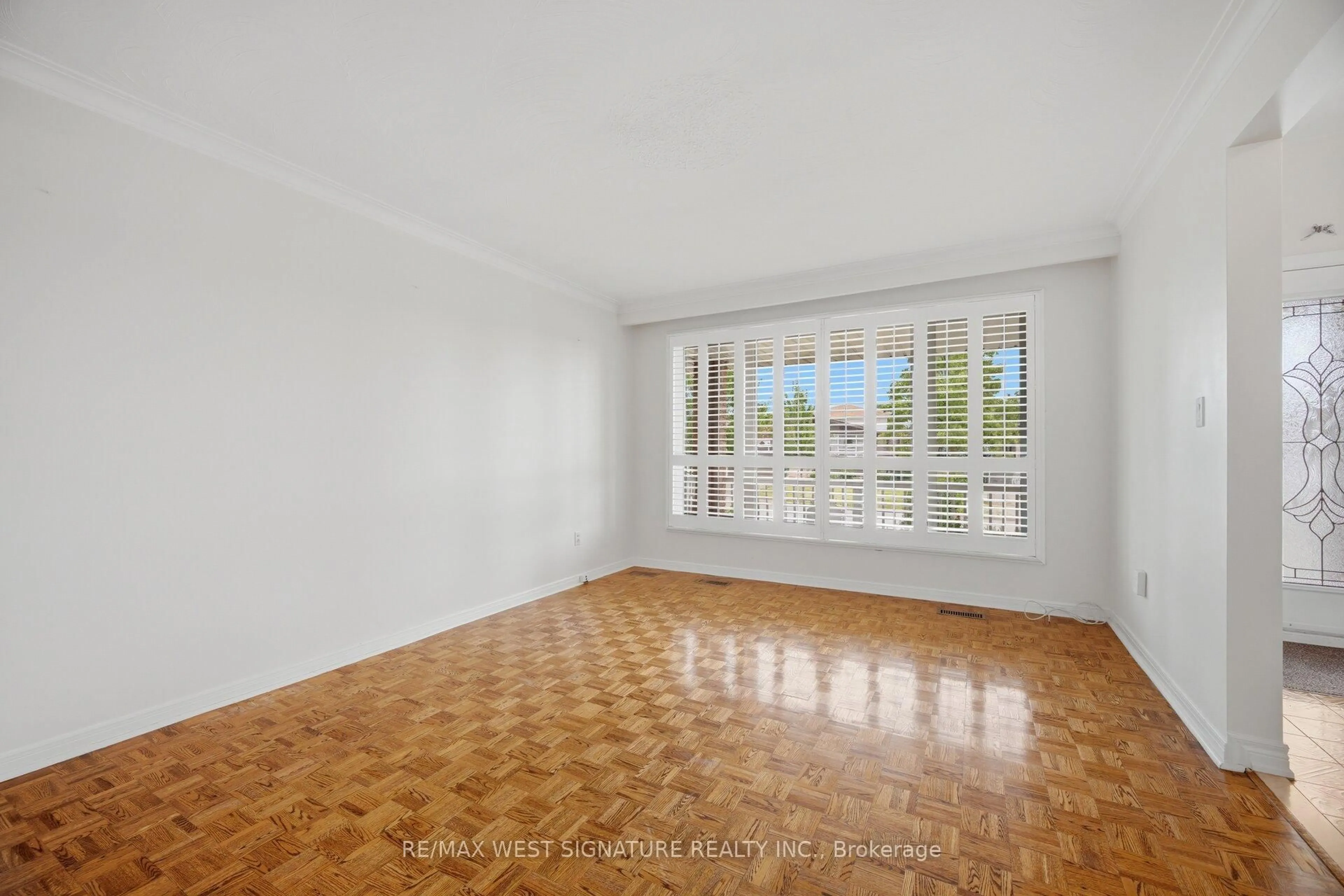 A pic of a room for 90 North Ridge Rd, Vaughan Ontario L4L 2G8