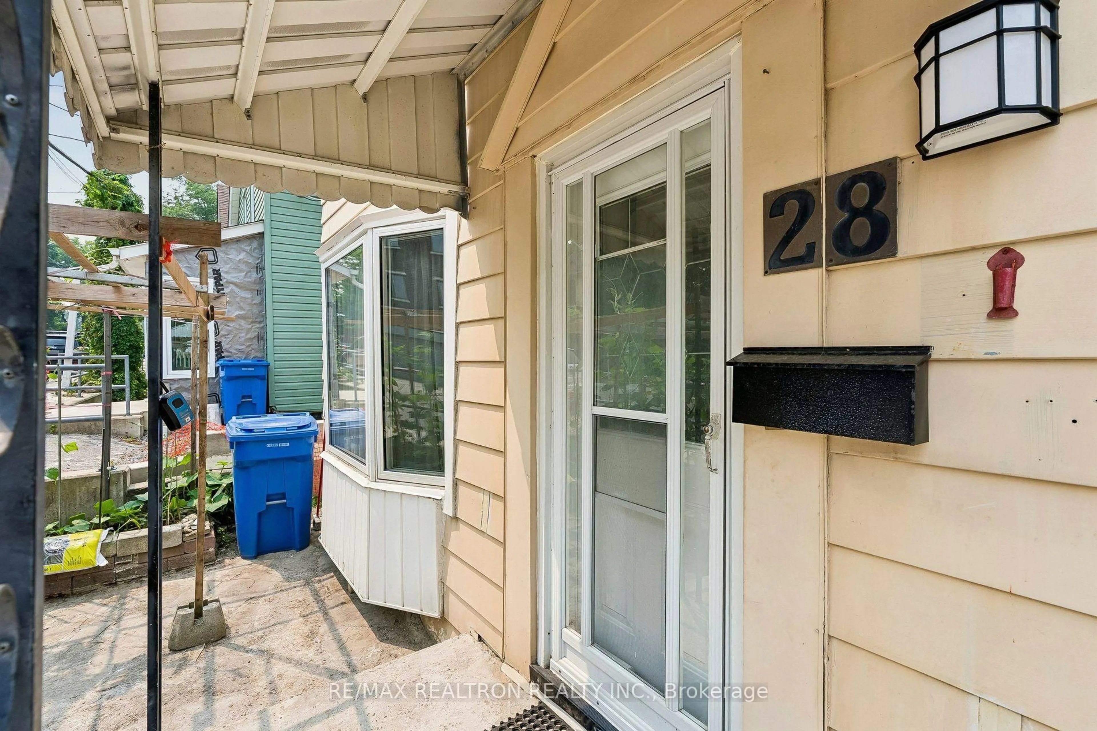 Unknown for 28 Machell Ave, Aurora Ontario L4G 2R7