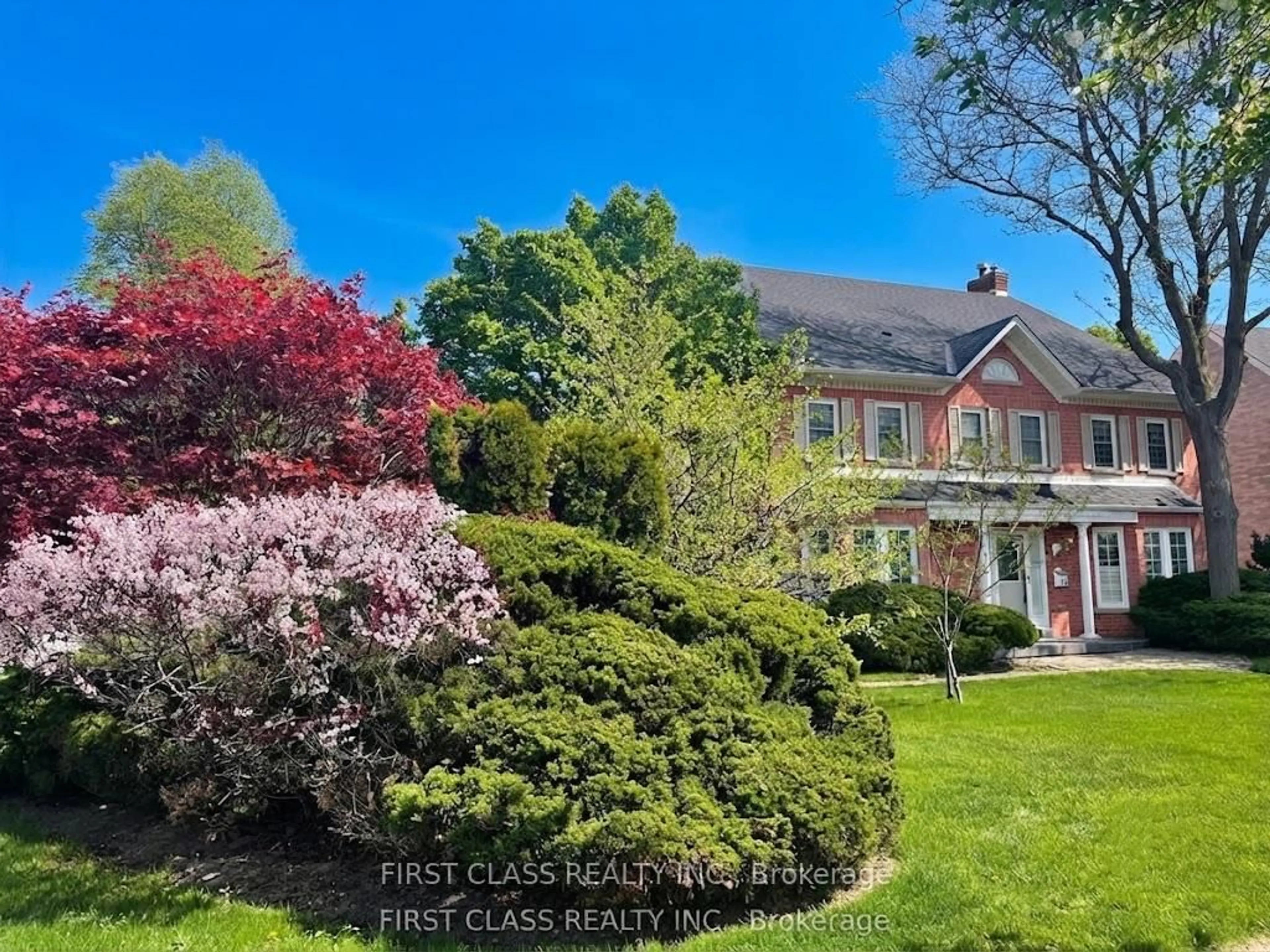 A pic from outside/outdoor area/front of a property/back of a property/a pic from drone, street for 125 Longwater Chse, Markham Ontario L3R 4A9