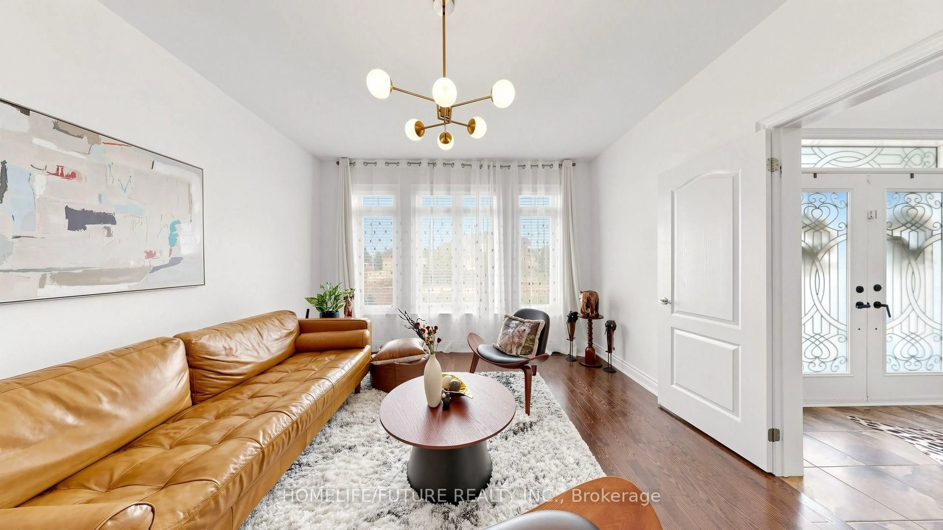 Living room with furniture, wood/laminate floor for 61 Ridge Rd, Uxbridge Ontario L0C 1A0