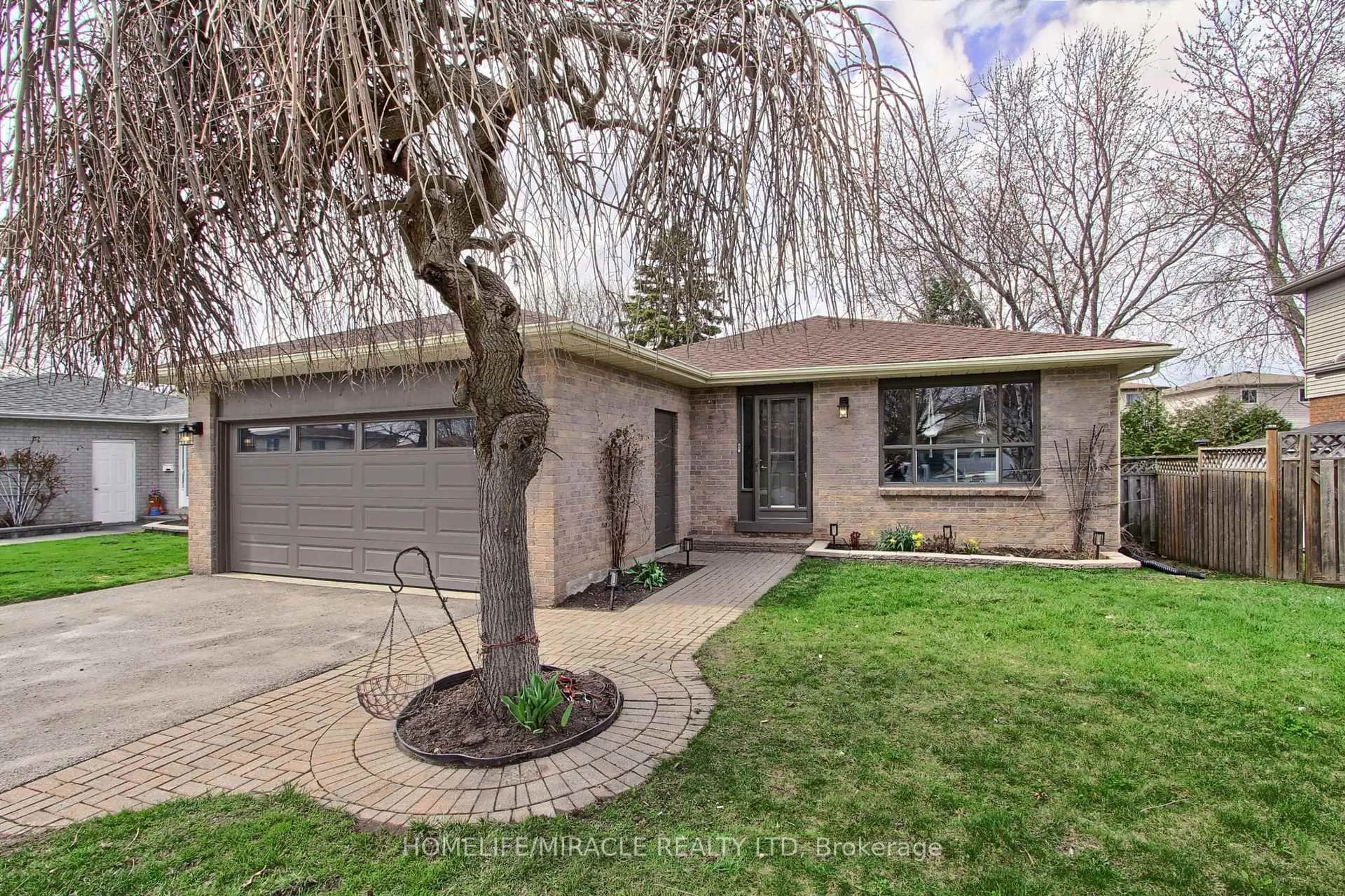 Home with brick exterior material, street for 30 Northgate Dr, Bradford West Gwillimbury Ontario L3Z 2H5