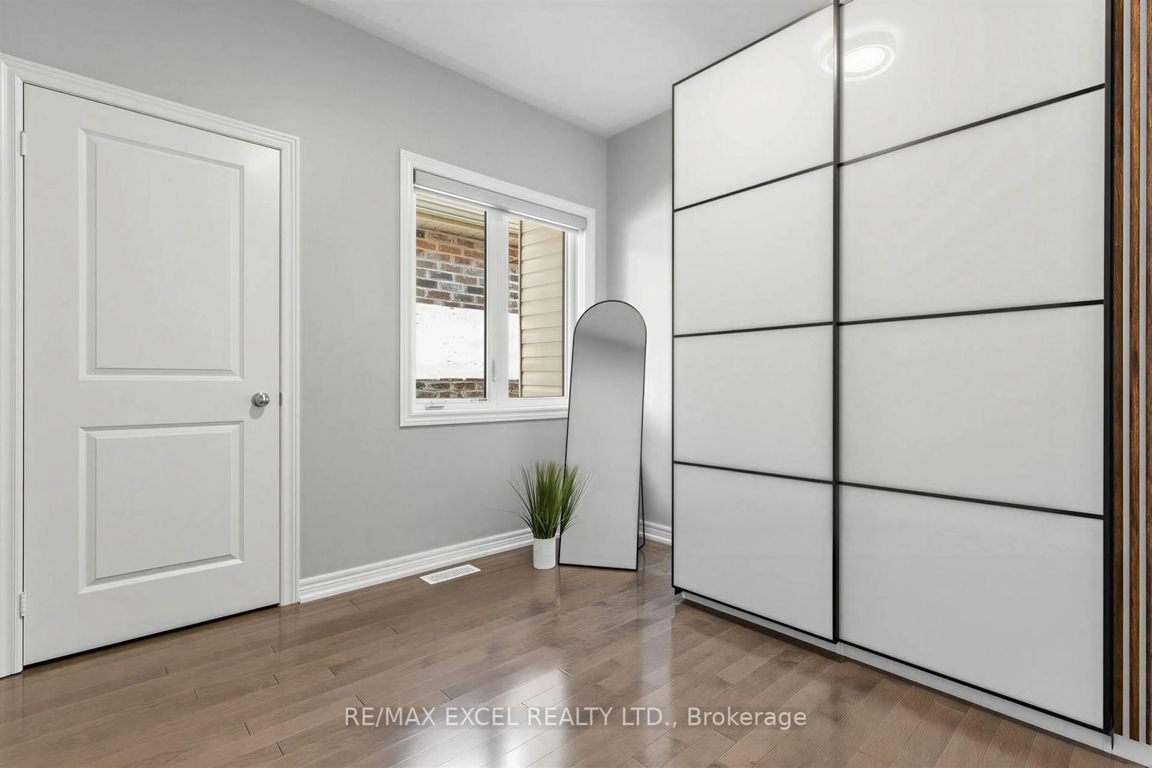 Indoor entryway for 10 KEN BETZ Crt, Whitchurch-Stouffville Ontario L4A 4P5