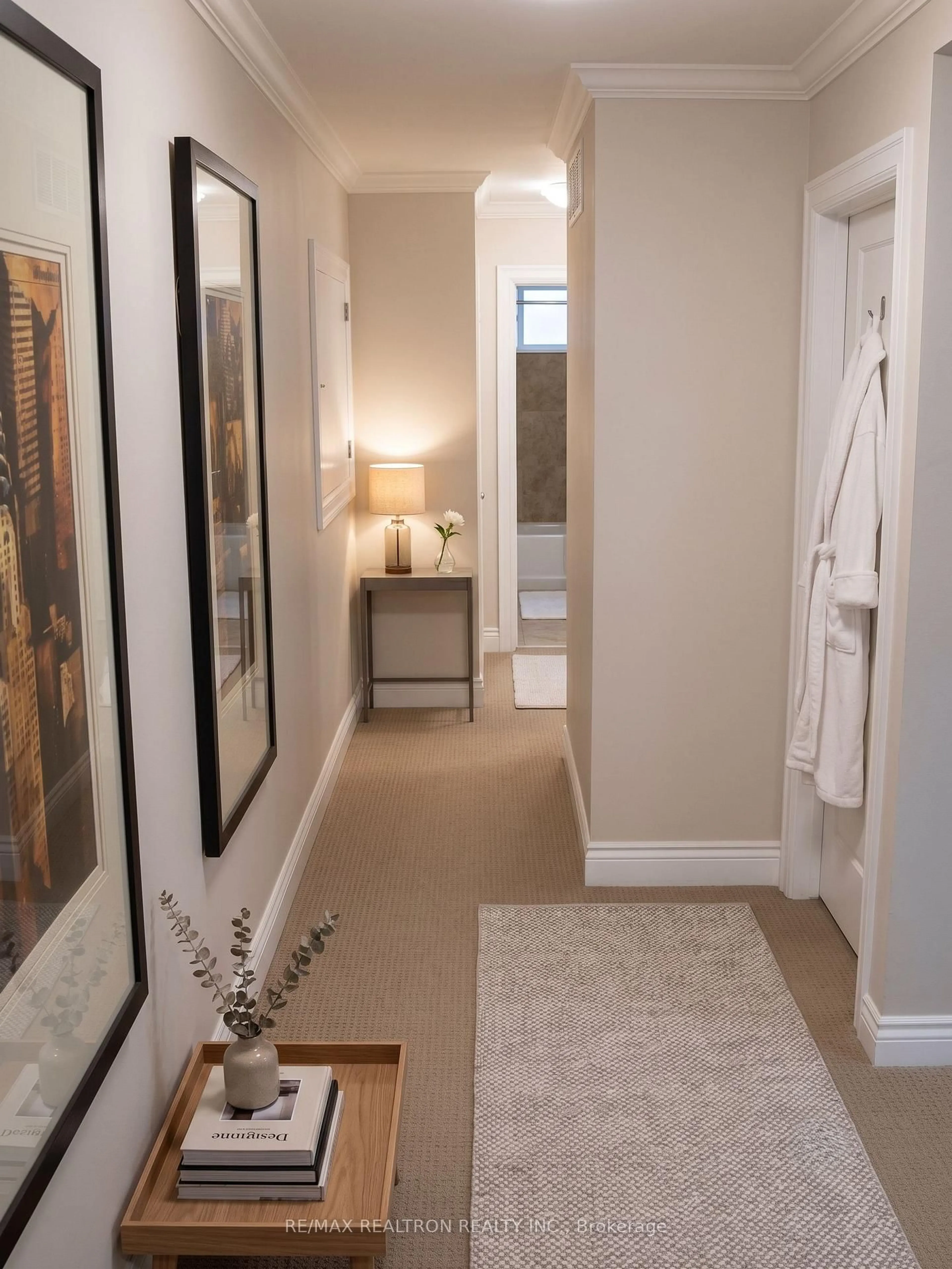 Indoor entryway for 166 WELDRICK Rd, Richmond Hill Ontario L4C 3V1