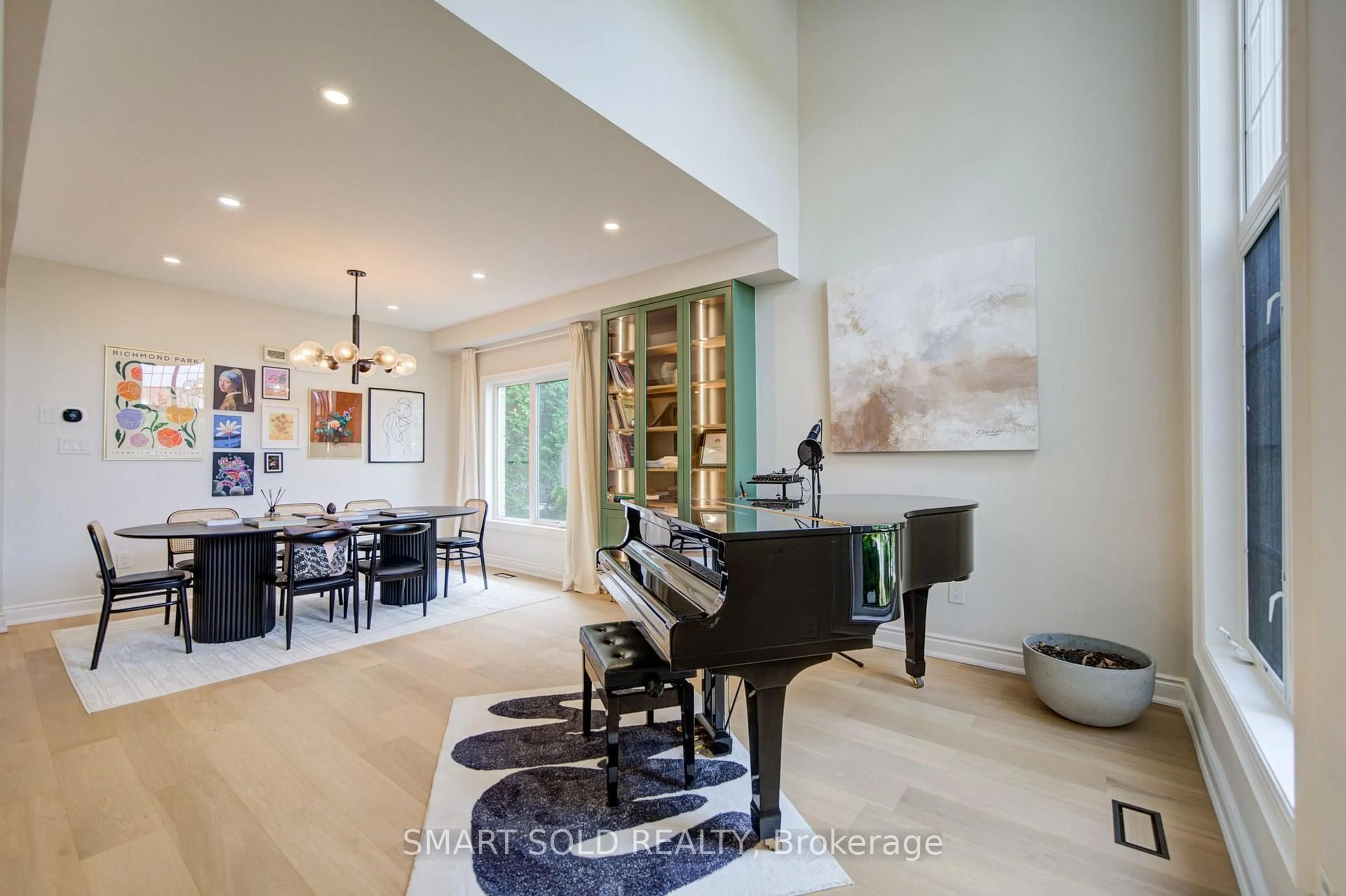 Unknown for 93 Watts Meadow, Aurora Ontario L4G 7L8