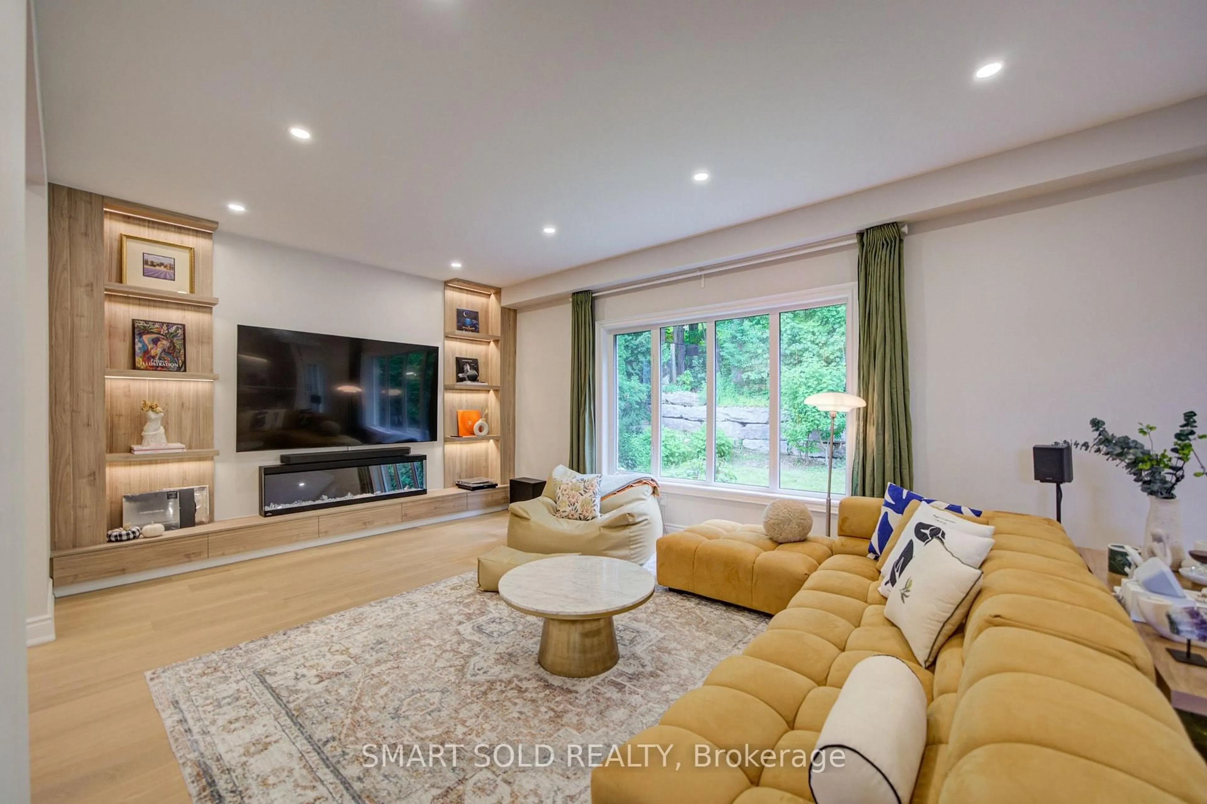 Living room with furniture, unknown for 93 Watts Meadow, Aurora Ontario L4G 7L8