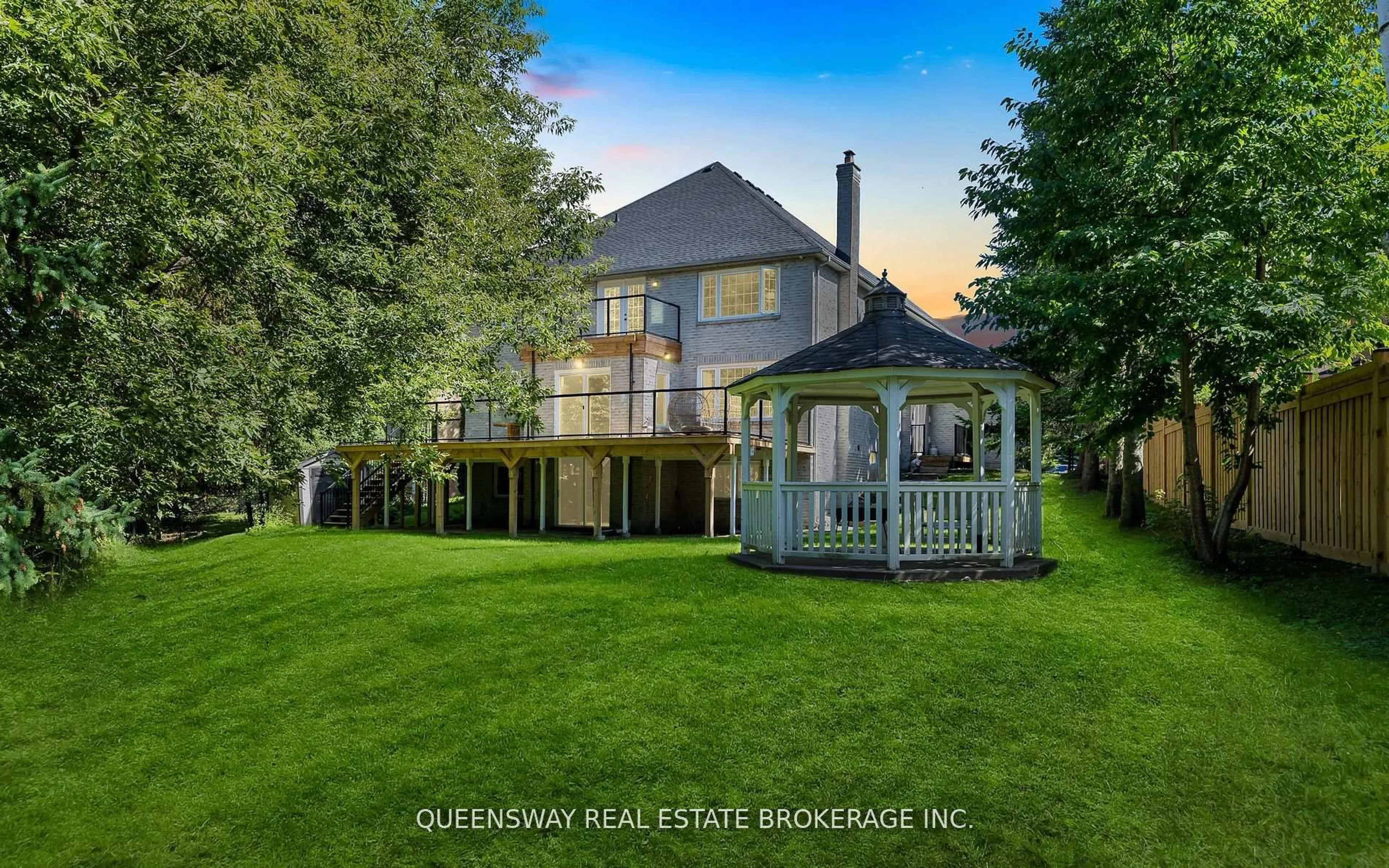 A pic from outside/outdoor area/front of a property/back of a property/a pic from drone, water/lake/river/ocean view for 619 Culler Mews, Newmarket Ontario L3X 1V8