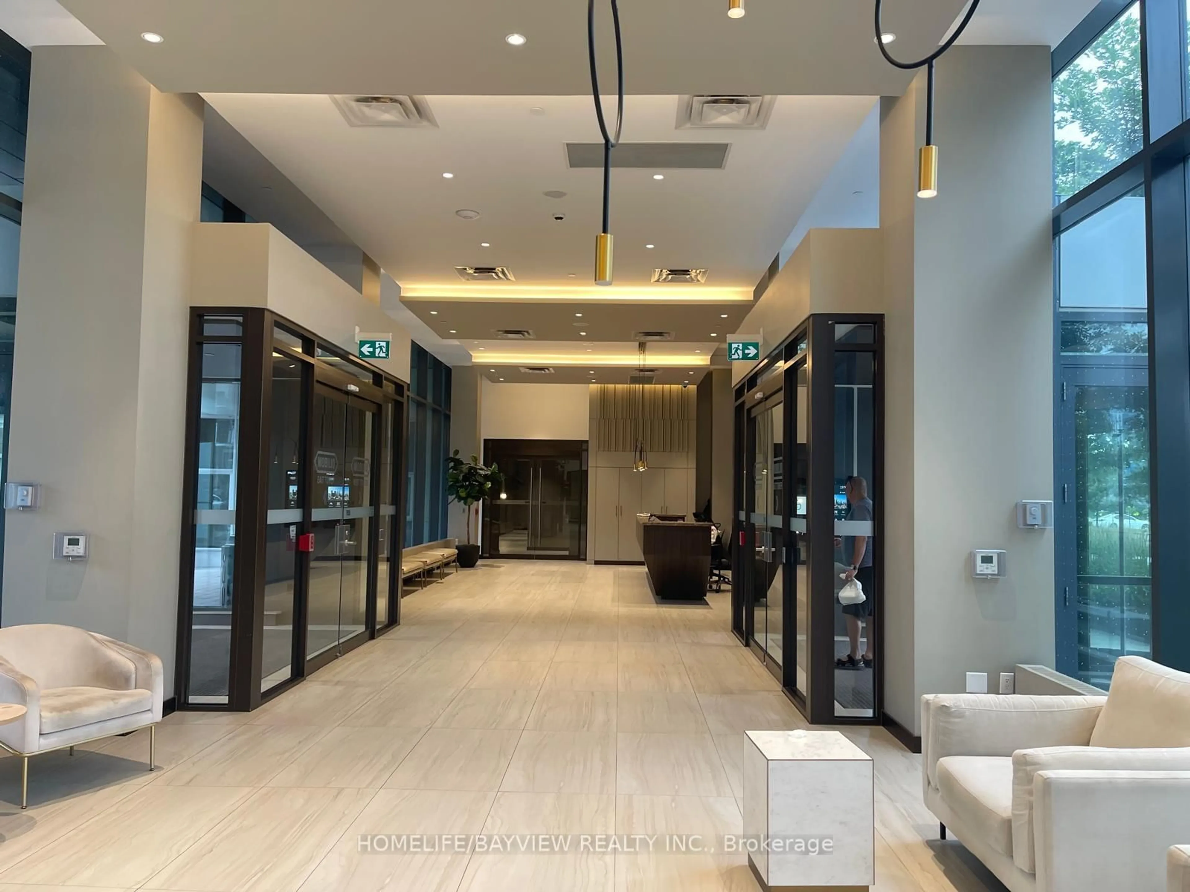 Indoor foyer for 38 Honeycrisp Cres #512, Vaughan Ontario L4K 0M8