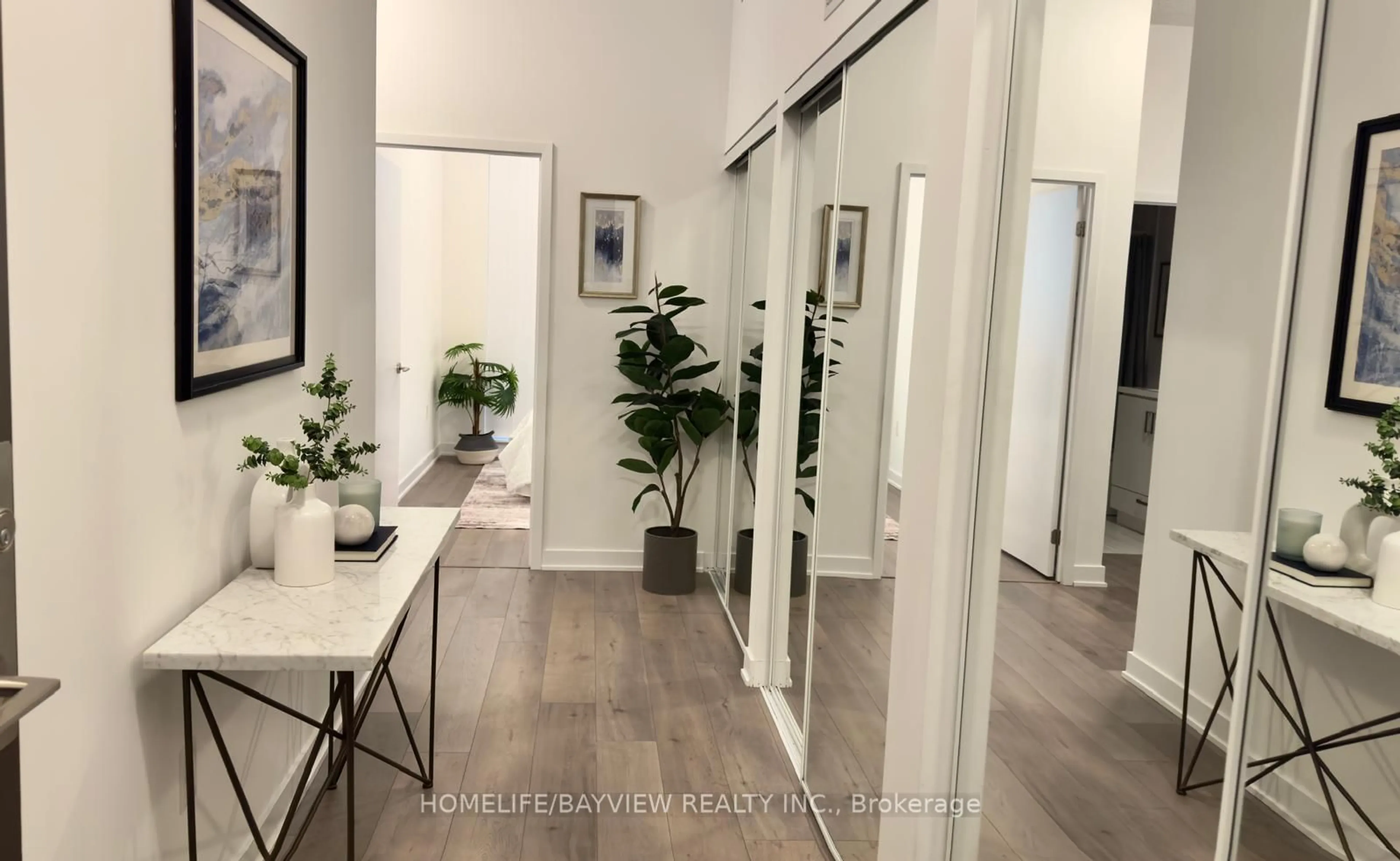 Indoor entryway for 38 Honeycrisp Cres #512, Vaughan Ontario L4K 0M8