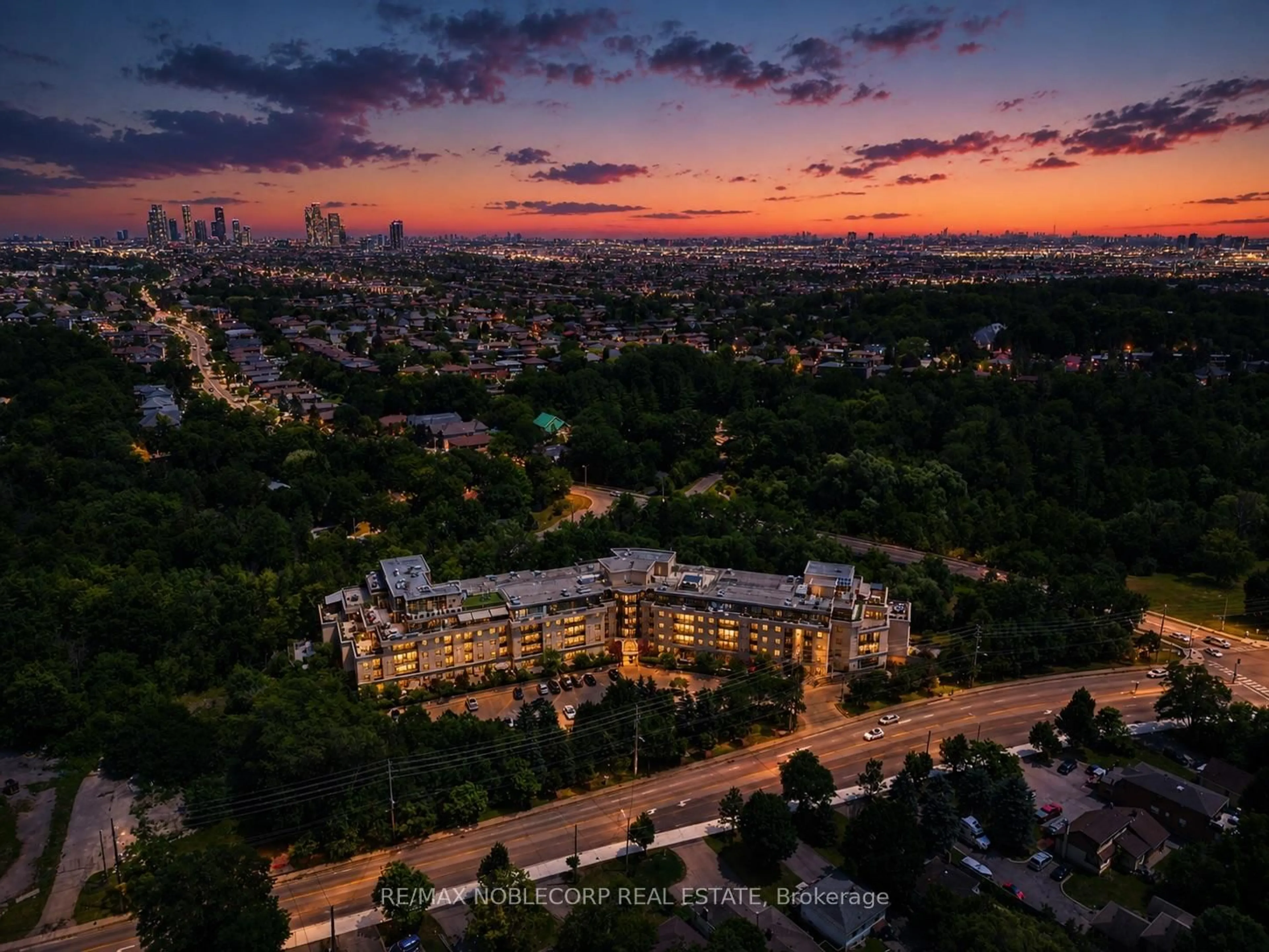 A pic from outside/outdoor area/front of a property/back of a property/a pic from drone, city buildings view from balcony for 8201 Islington Ave #105, Vaughan Ontario L4L 9S6