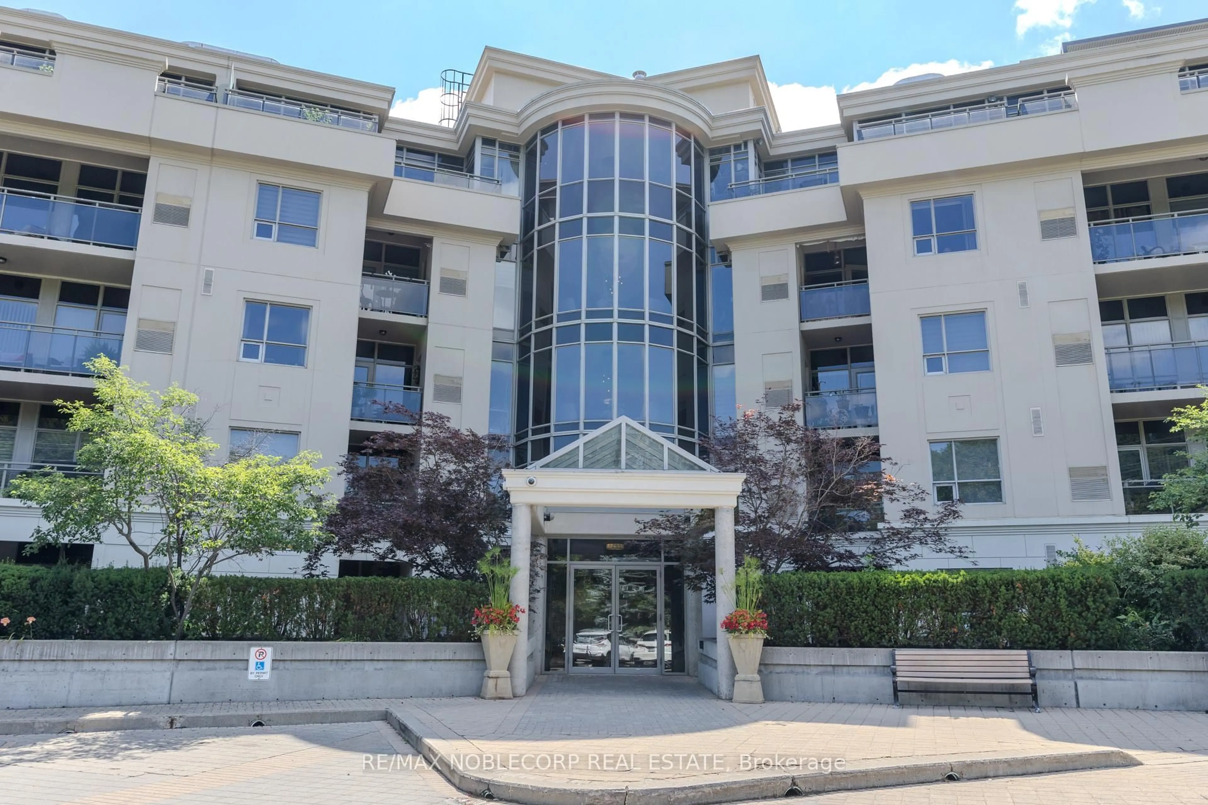 Indoor foyer for 8201 Islington Ave #105, Vaughan Ontario L4L 9S6