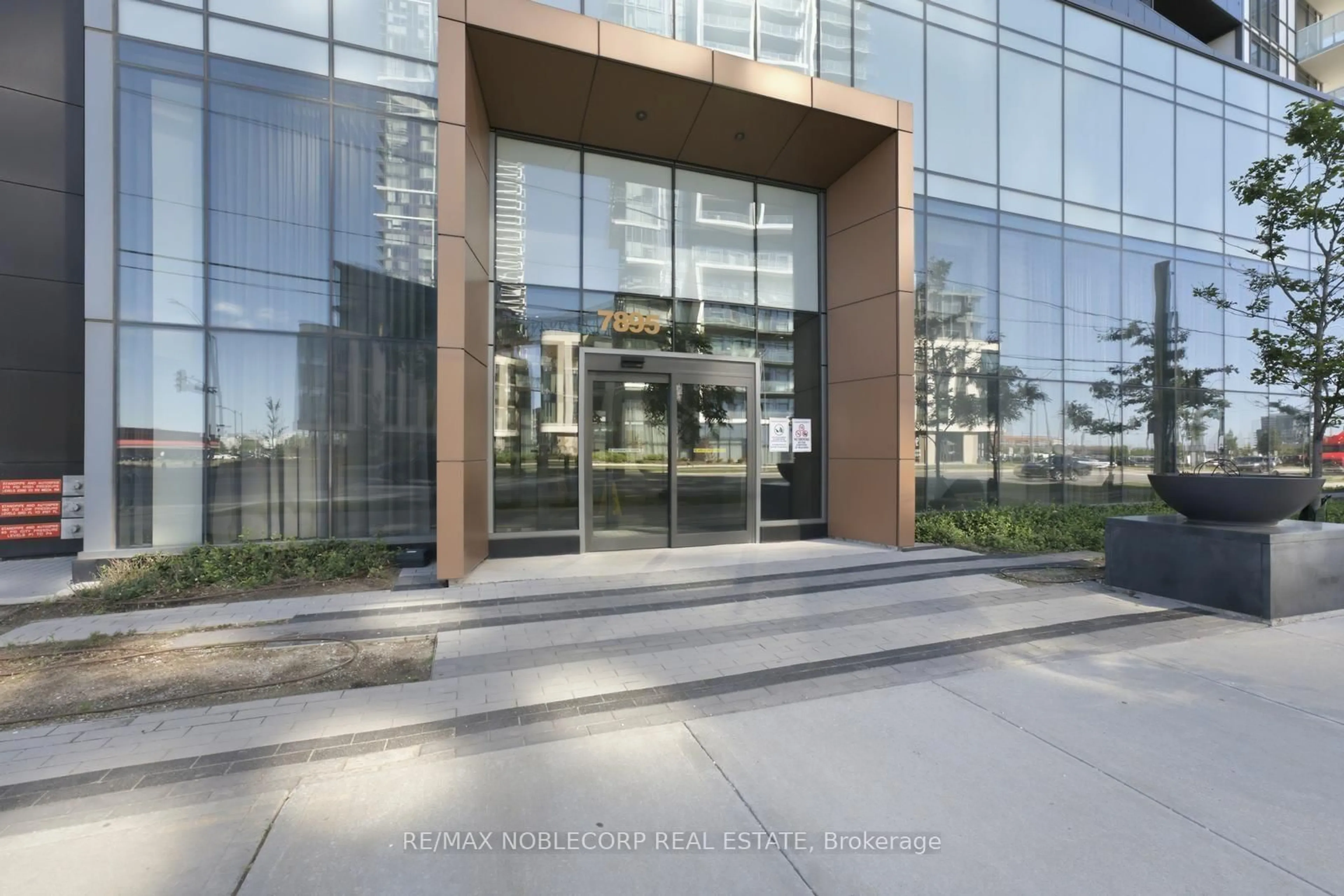 Indoor foyer for 7895 Jane St #308, Vaughan Ontario L4K 0K2