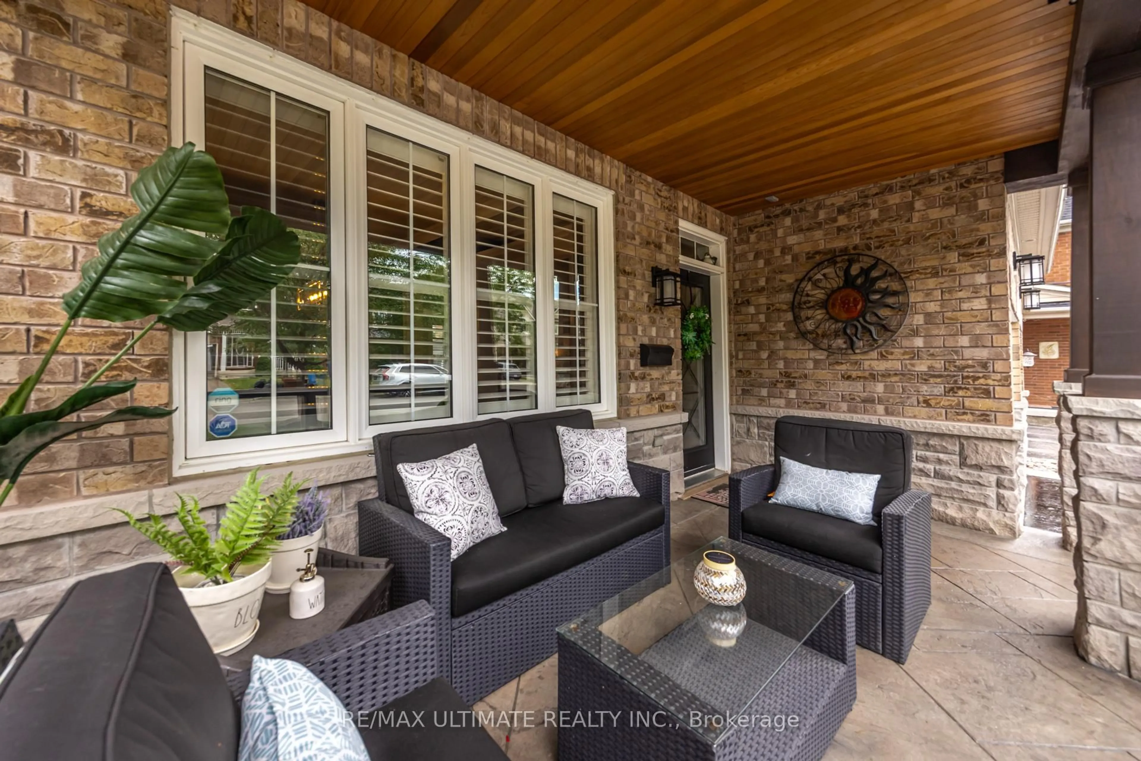 Patio, street for 192 Robirwin St, Whitchurch-Stouffville Ontario L4A 0V6