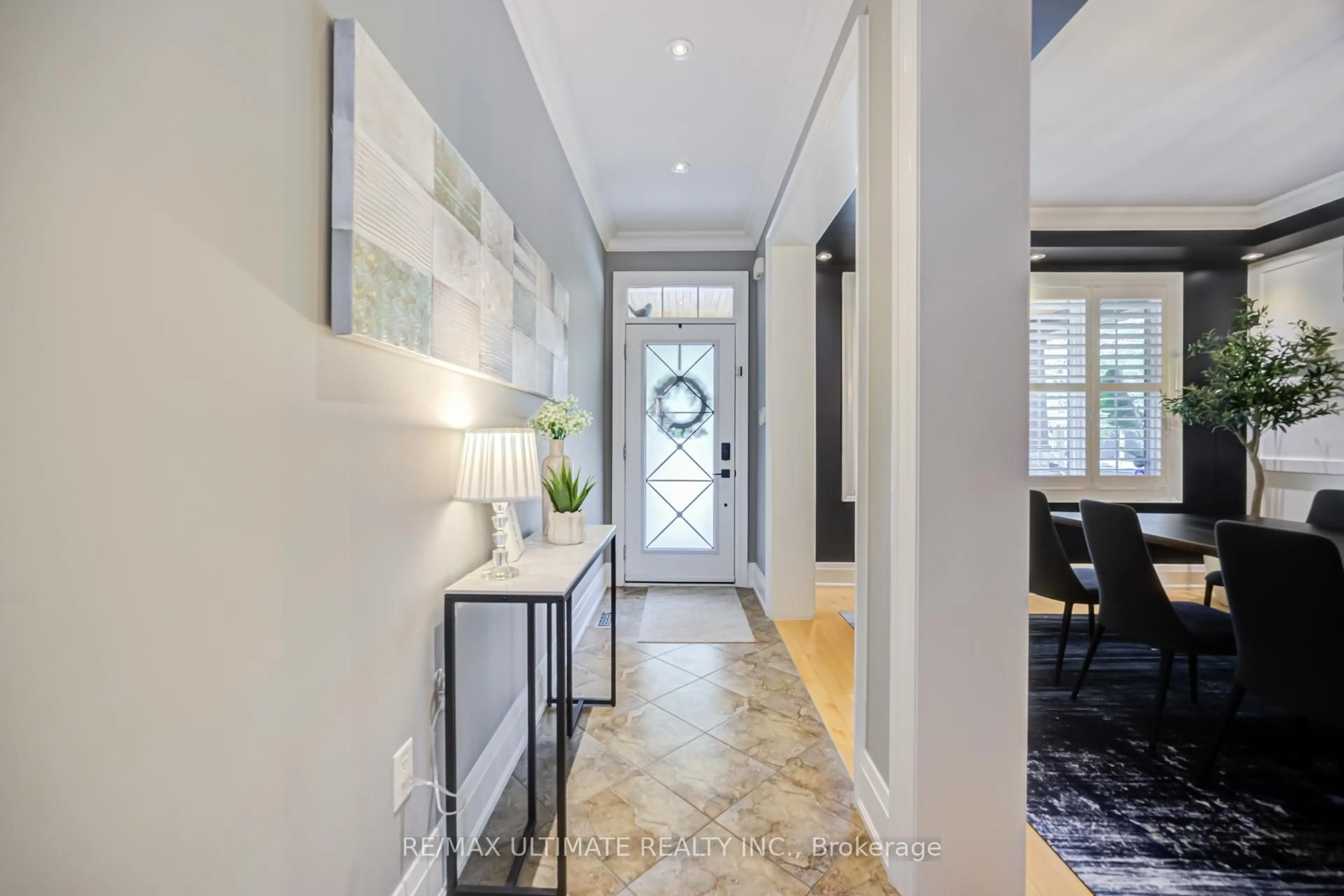 Indoor entryway for 192 Robirwin St, Whitchurch-Stouffville Ontario L4A 0V6