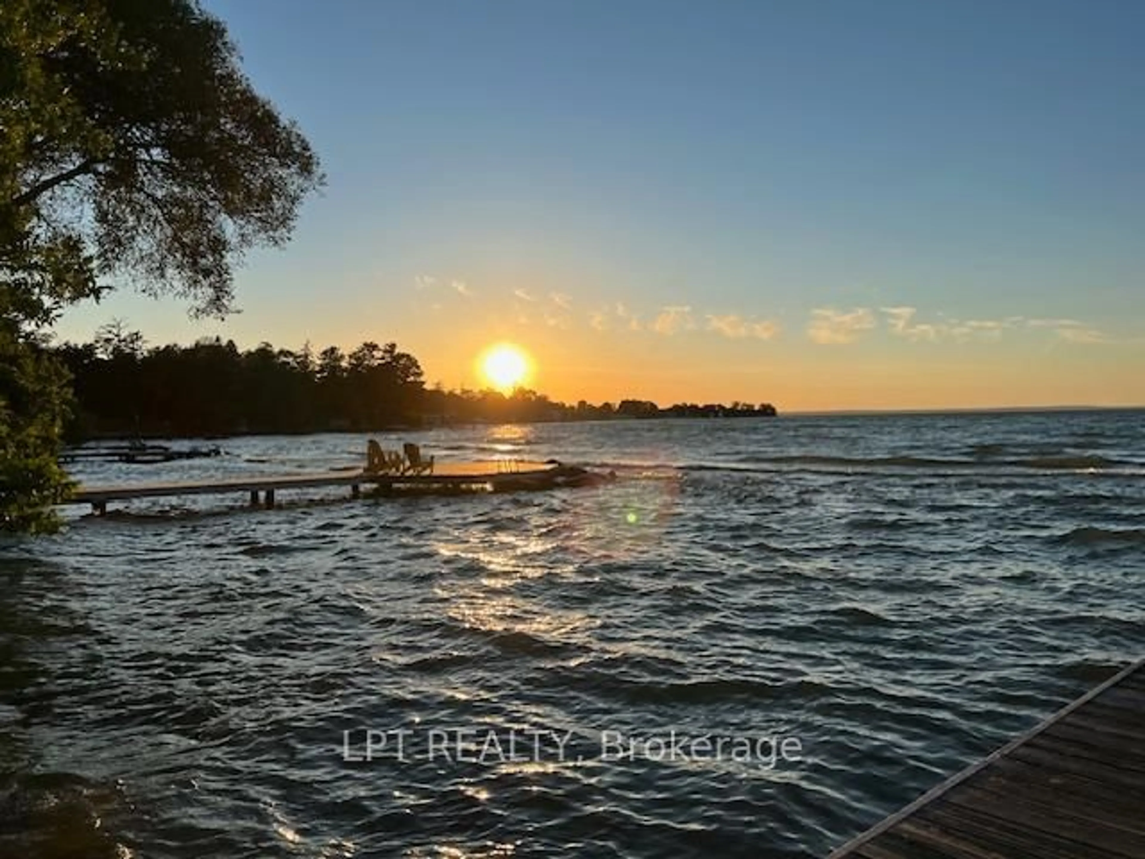 Blurry image for 101 Hedge Rd, Georgina Ontario L0E 1L0