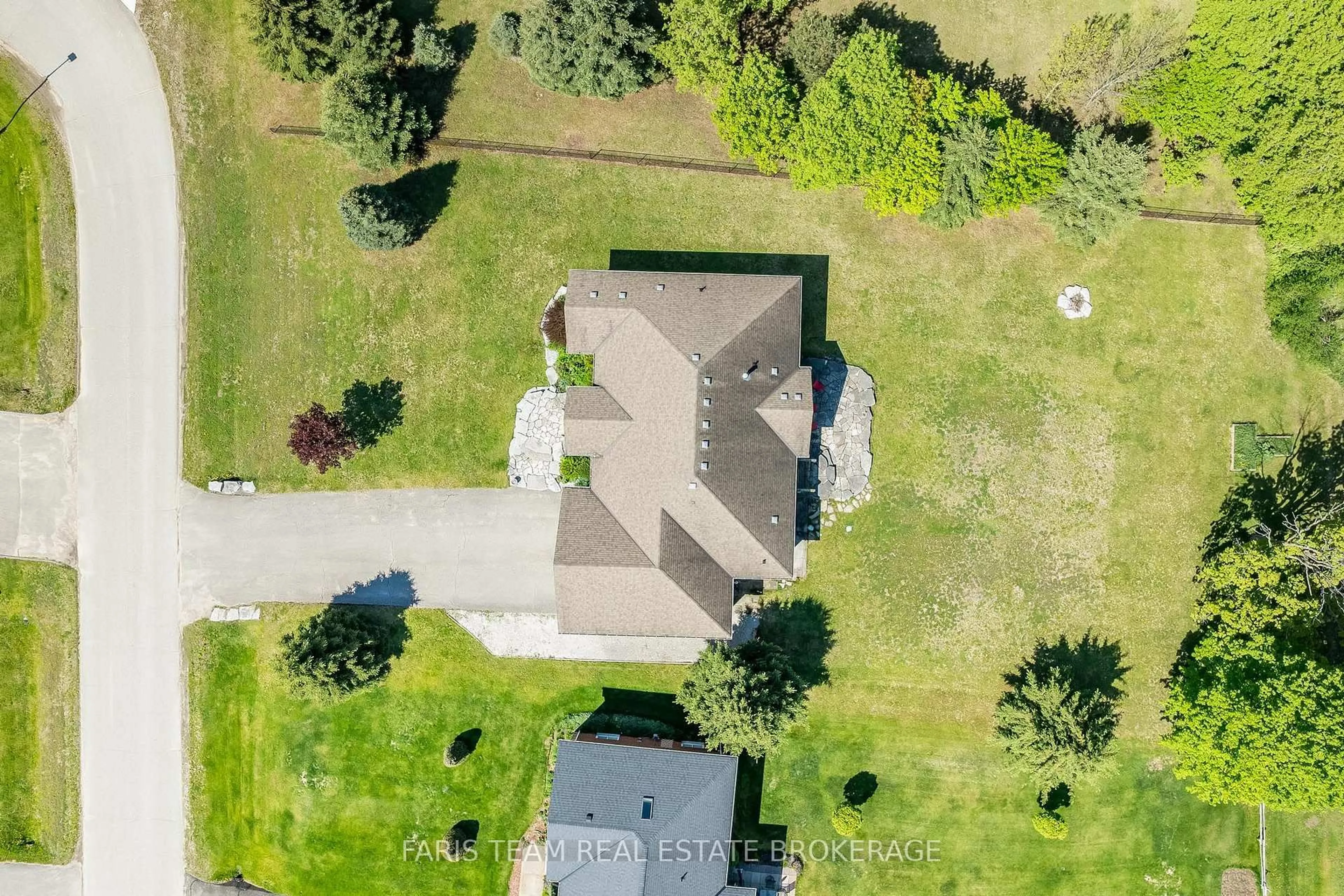 A pic from outside/outdoor area/front of a property/back of a property/a pic from drone, unknown for 30 Fisher Dr, Adjala-Tosorontio Ontario L0M 1J0