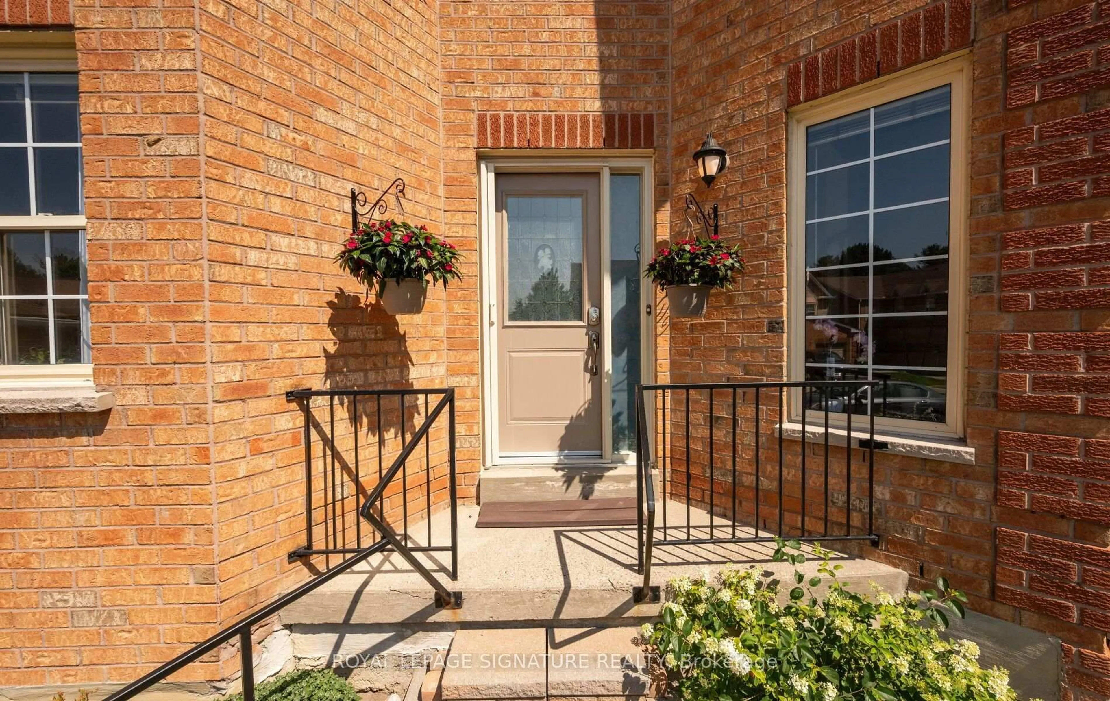 Unknown for 412 Butler Crt, Aurora Ontario L4G 6G8