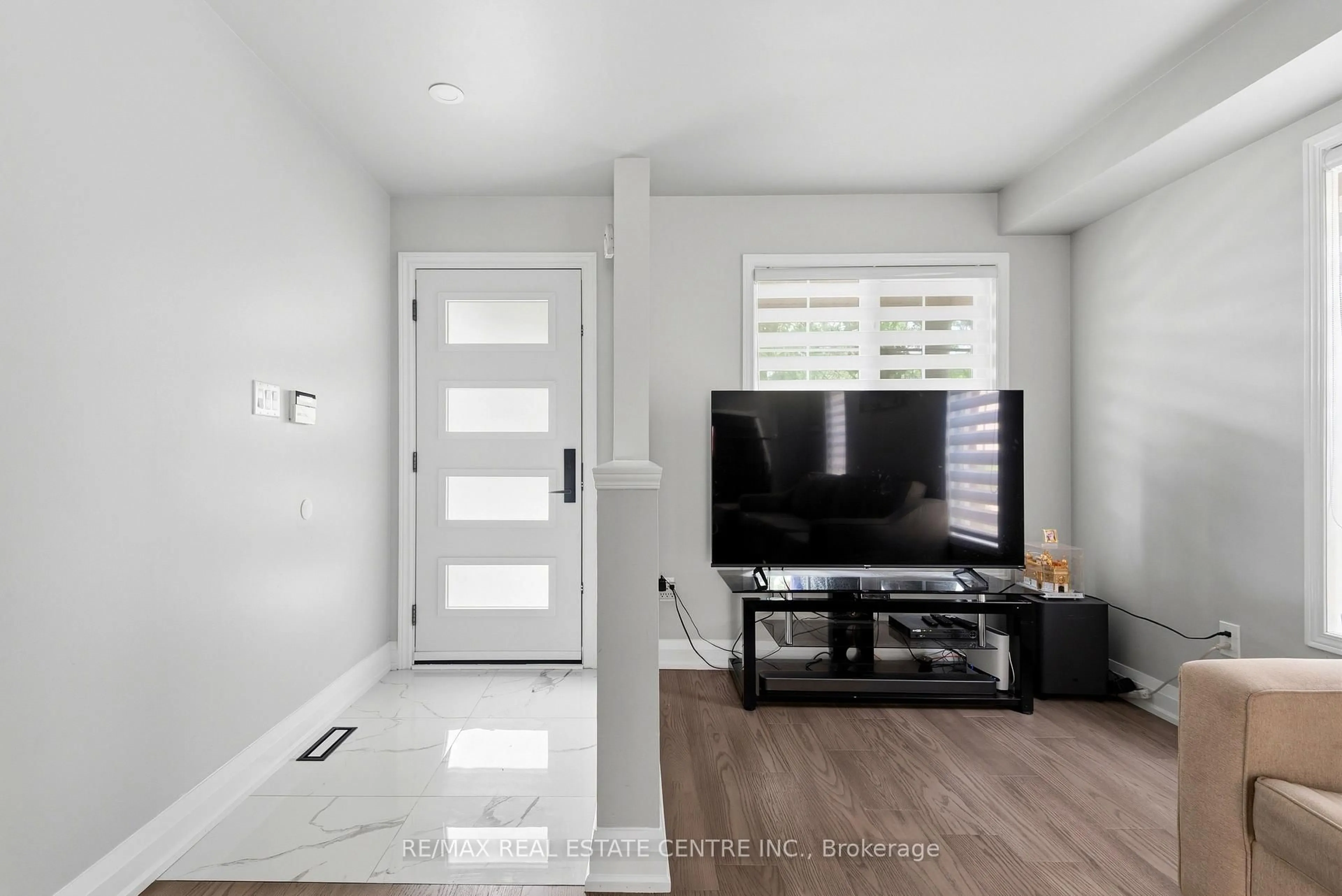 Indoor entryway for 173 Monte Carlo Dr, Vaughan Ontario L4H 1R5