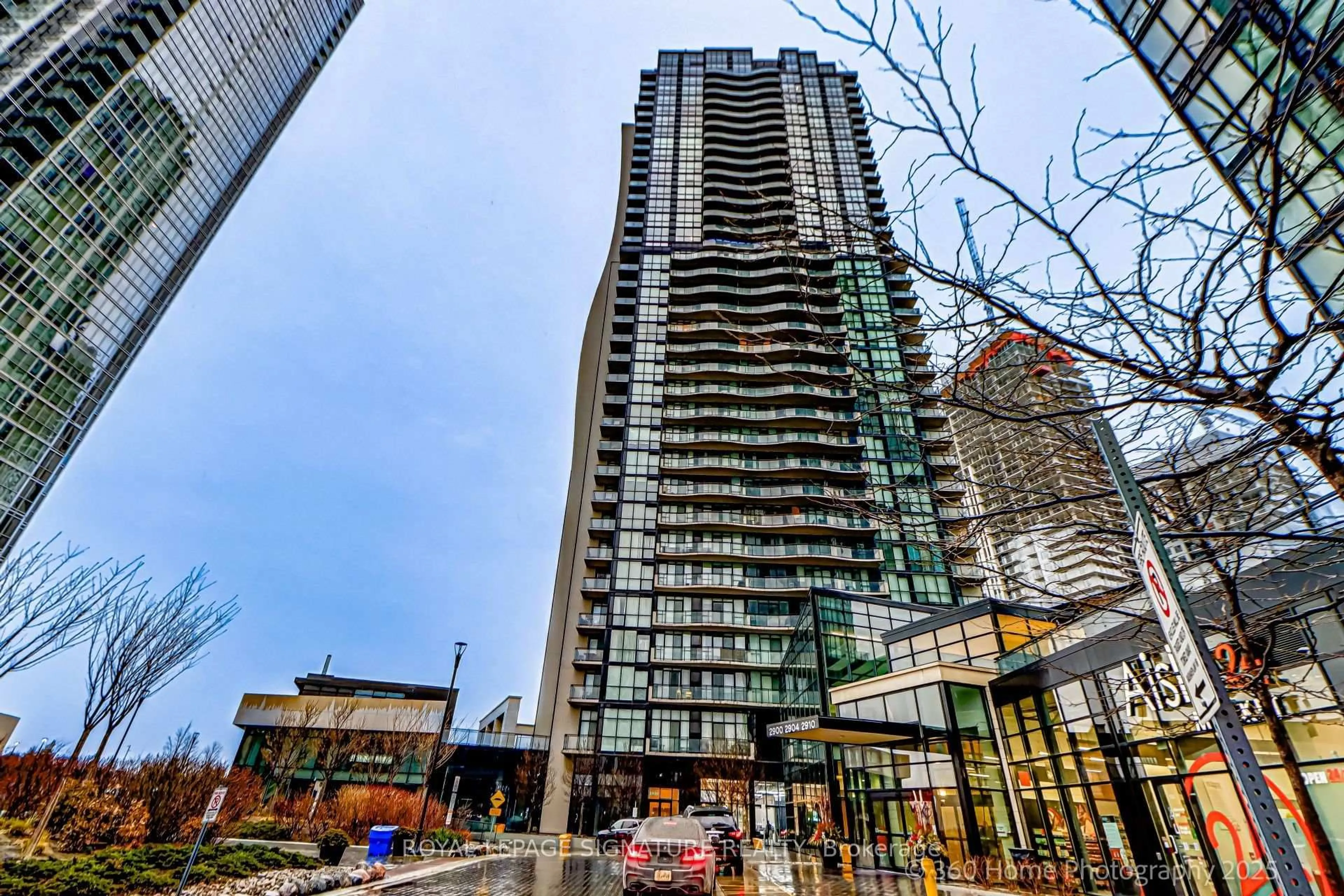 Indoor foyer for 2900 Hwy 7 Rd #1506, Vaughan Ontario L4K 0G3