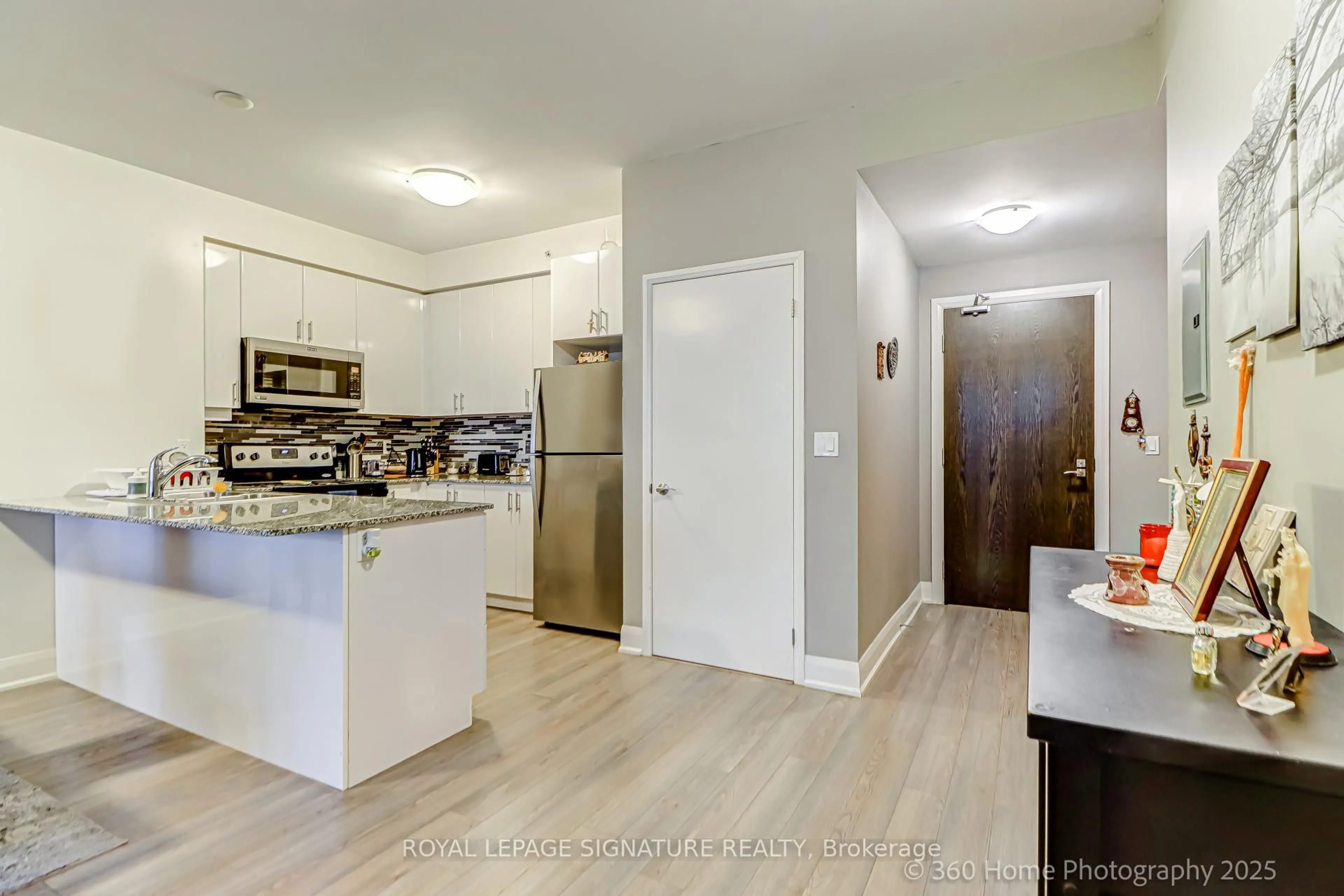 Open concept kitchen, unknown for 2900 Hwy 7 Rd #1506, Vaughan Ontario L4K 0G3