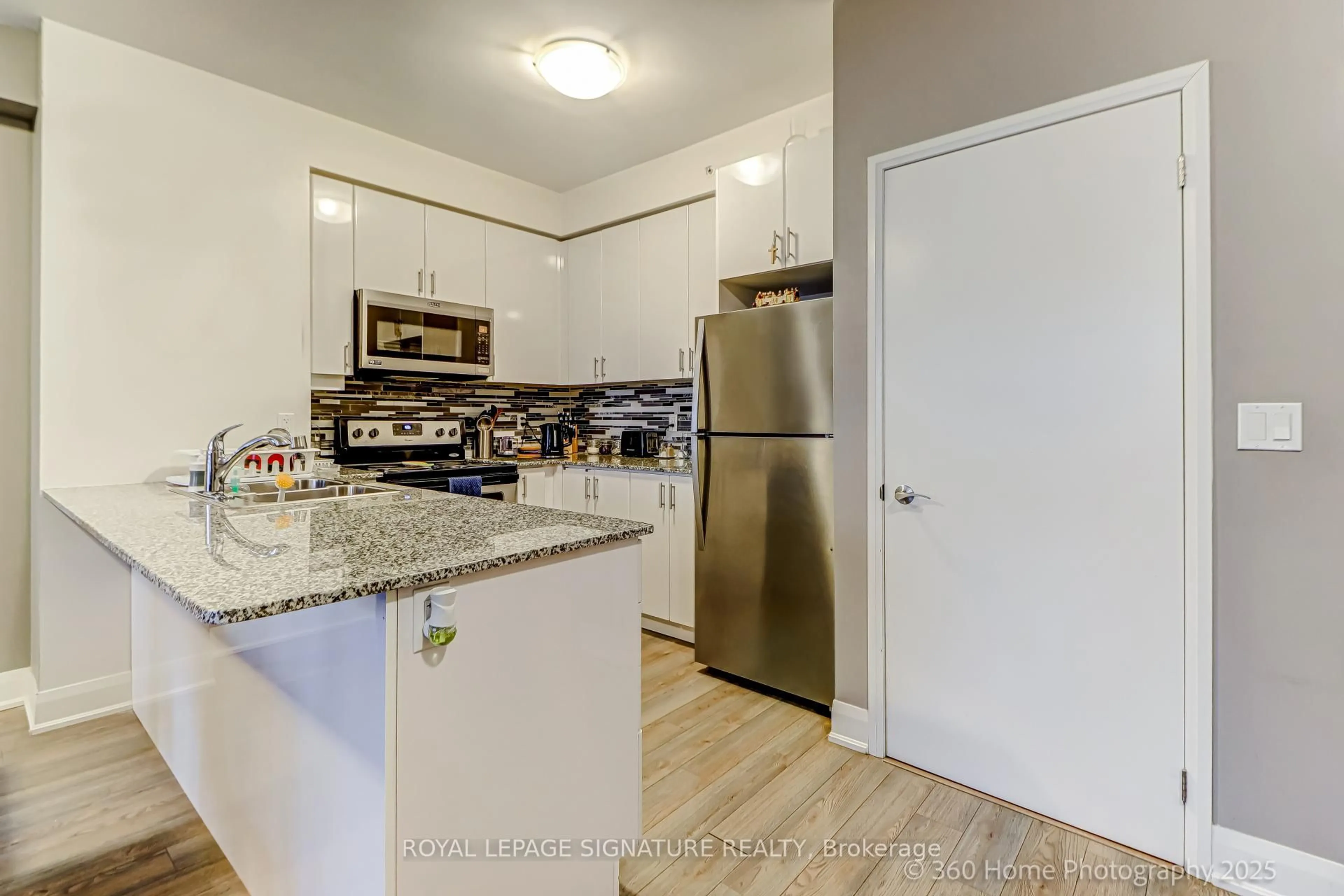 Standard kitchen, unknown for 2900 Hwy 7 Rd #1506, Vaughan Ontario L4K 0G3
