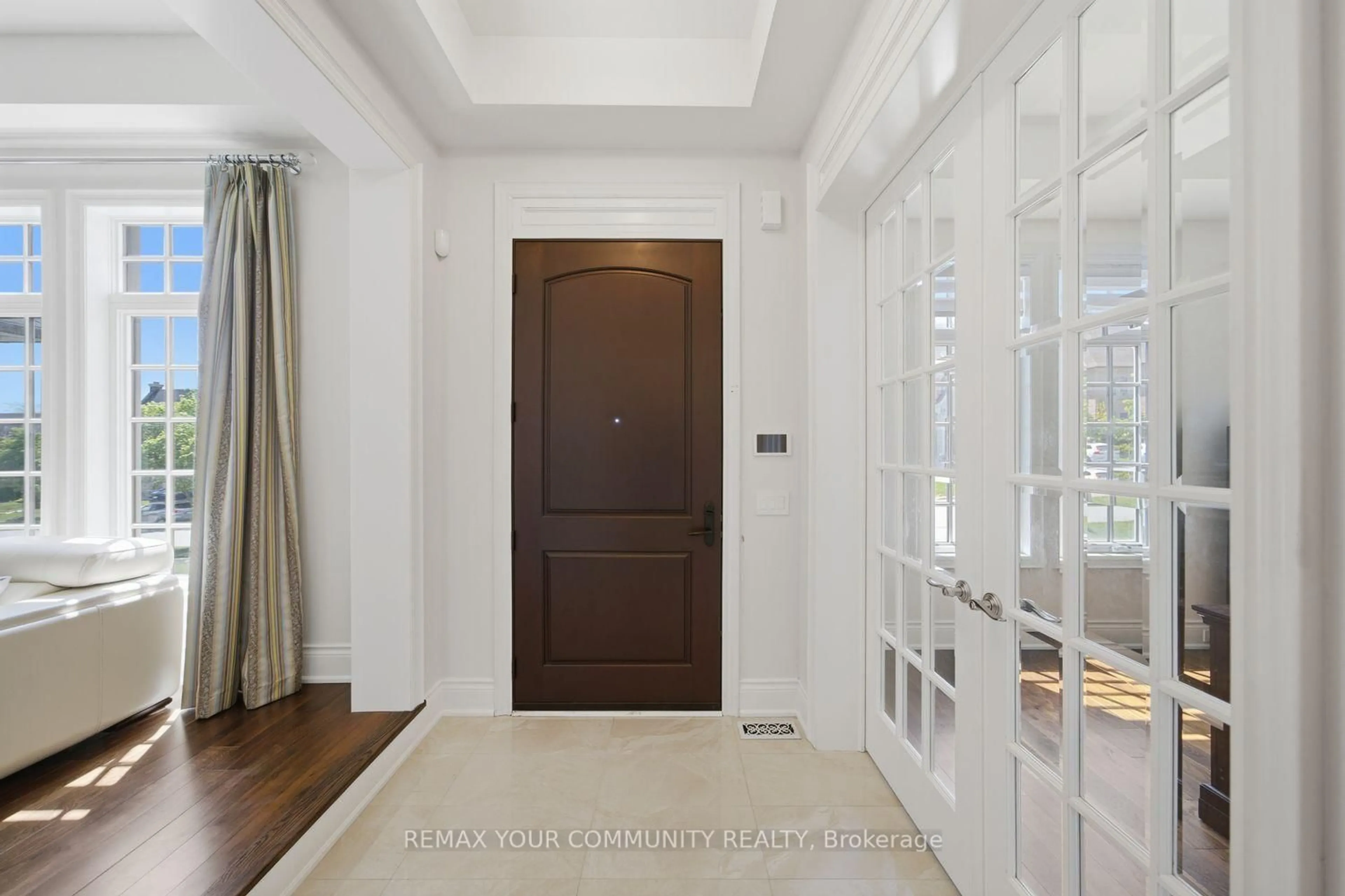 Indoor entryway for 35 Annsleywood Crt, Vaughan Ontario L4H 3N5