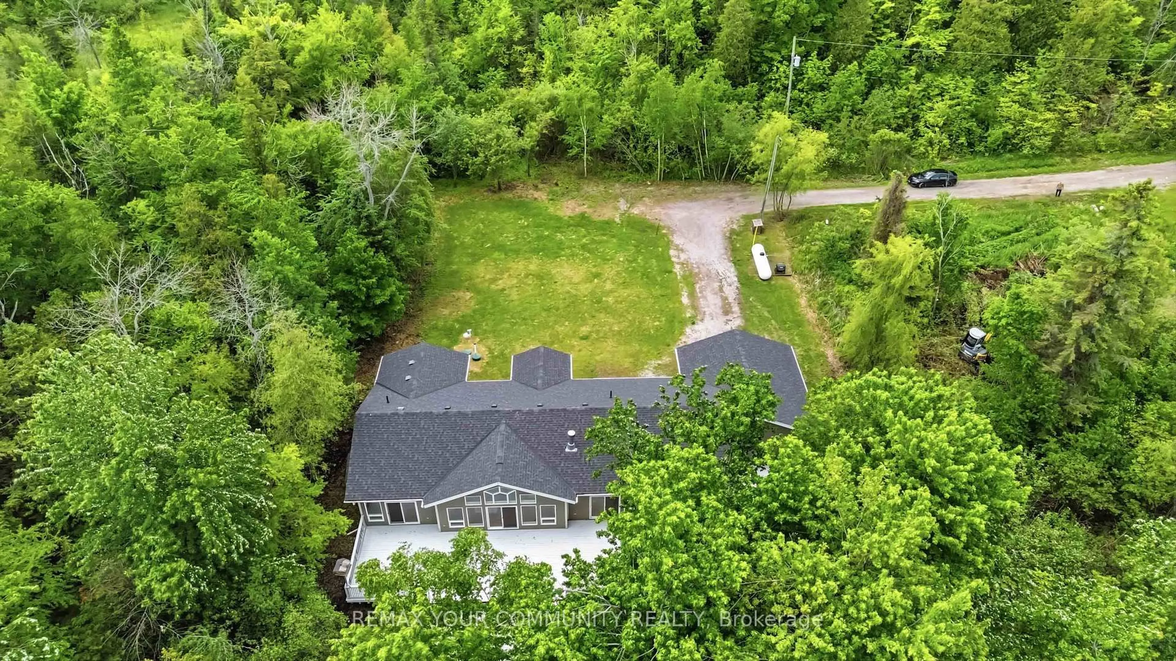 A pic from outside/outdoor area/front of a property/back of a property/a pic from drone, unknown for 1699 Chief Joseph Snake Rd, Georgina Islands Ontario L0E 1R0
