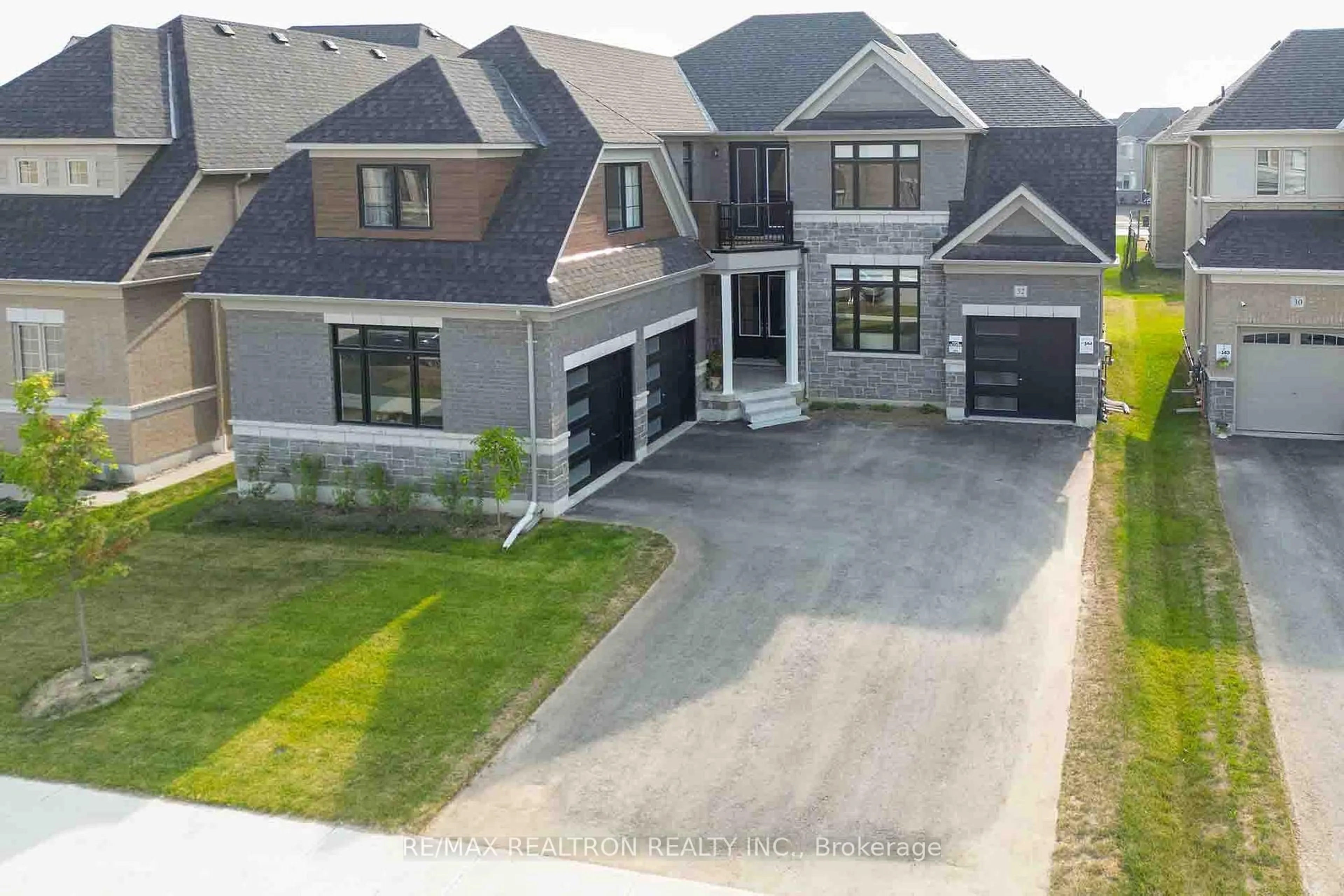A pic from outside/outdoor area/front of a property/back of a property/a pic from drone, street for 32 Bellflower Cres, Adjala-Tosorontio Ontario L0G 1W0