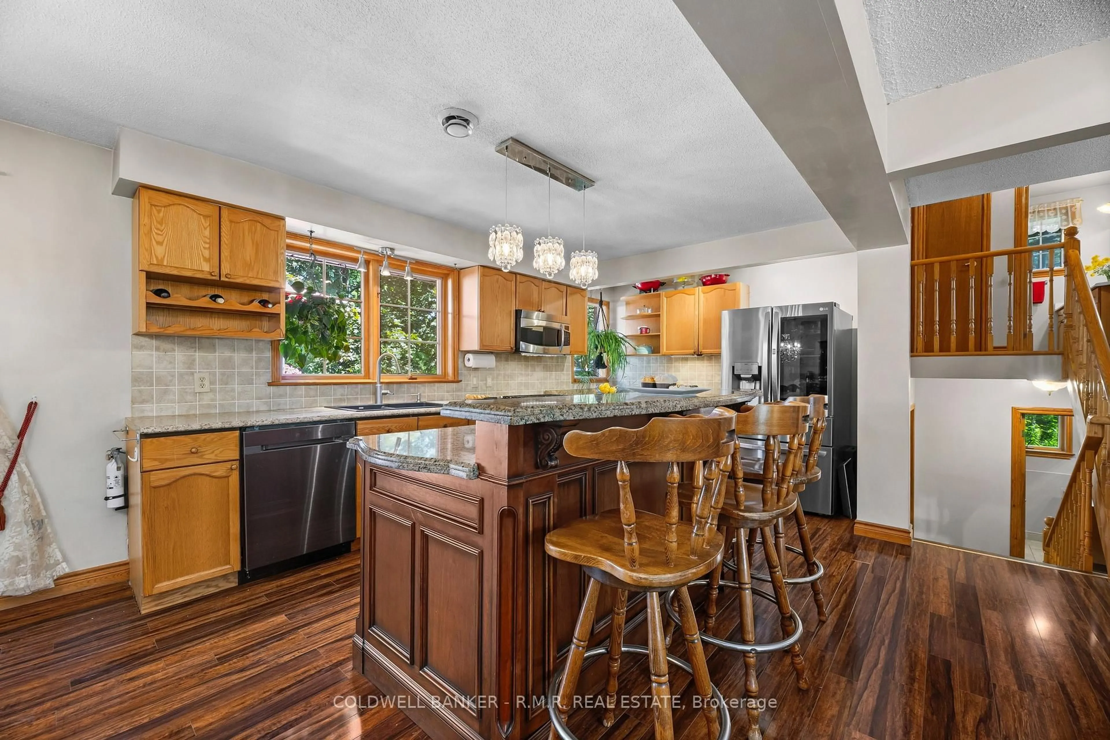 Open concept kitchen, ceramic/tile floor for 514 Old Stouffville Rd, Uxbridge Ontario L9P 1R4