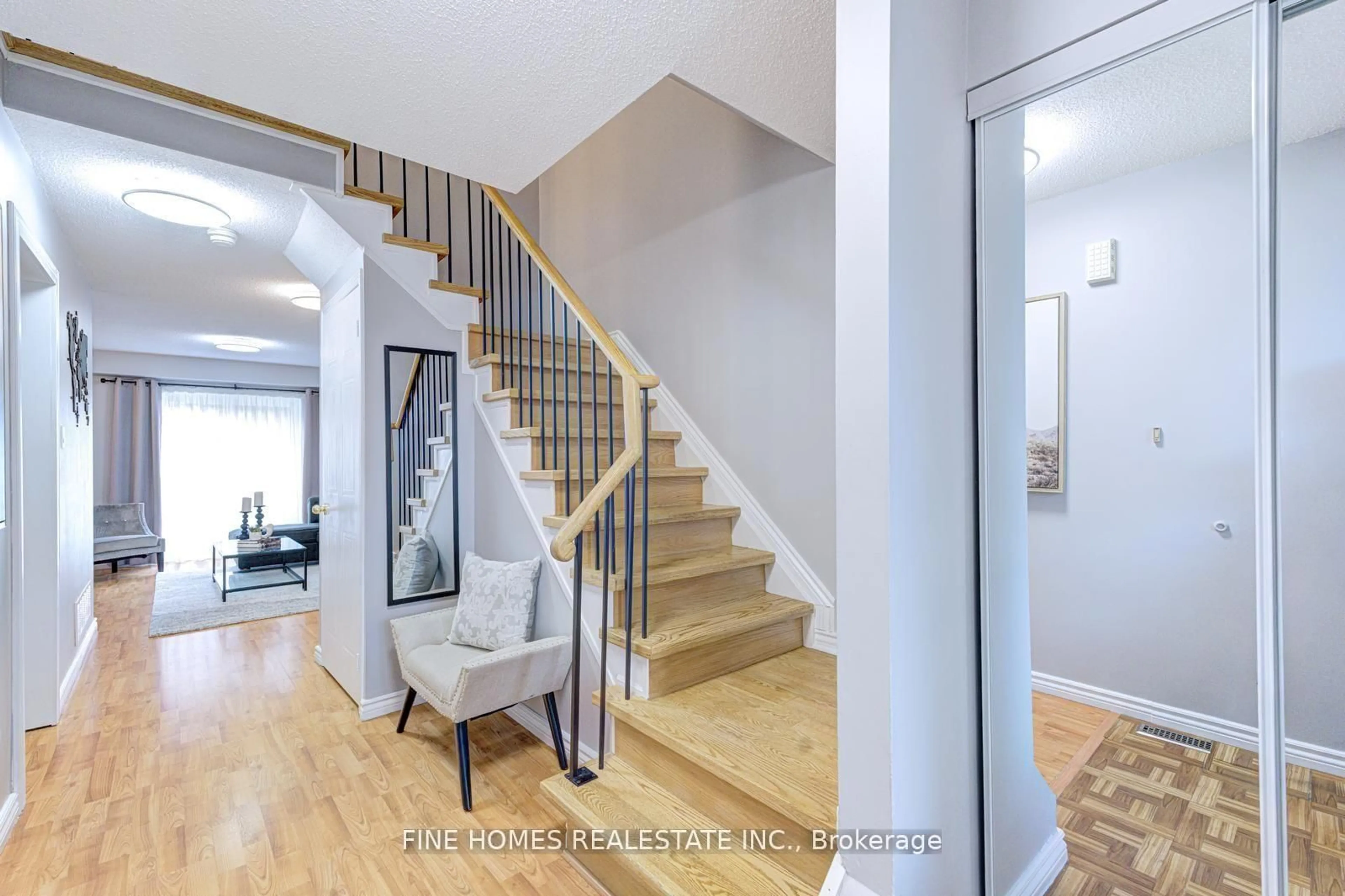 Unknown for 302 Maciver Blvd, Newmarket Ontario L3X 1Y4