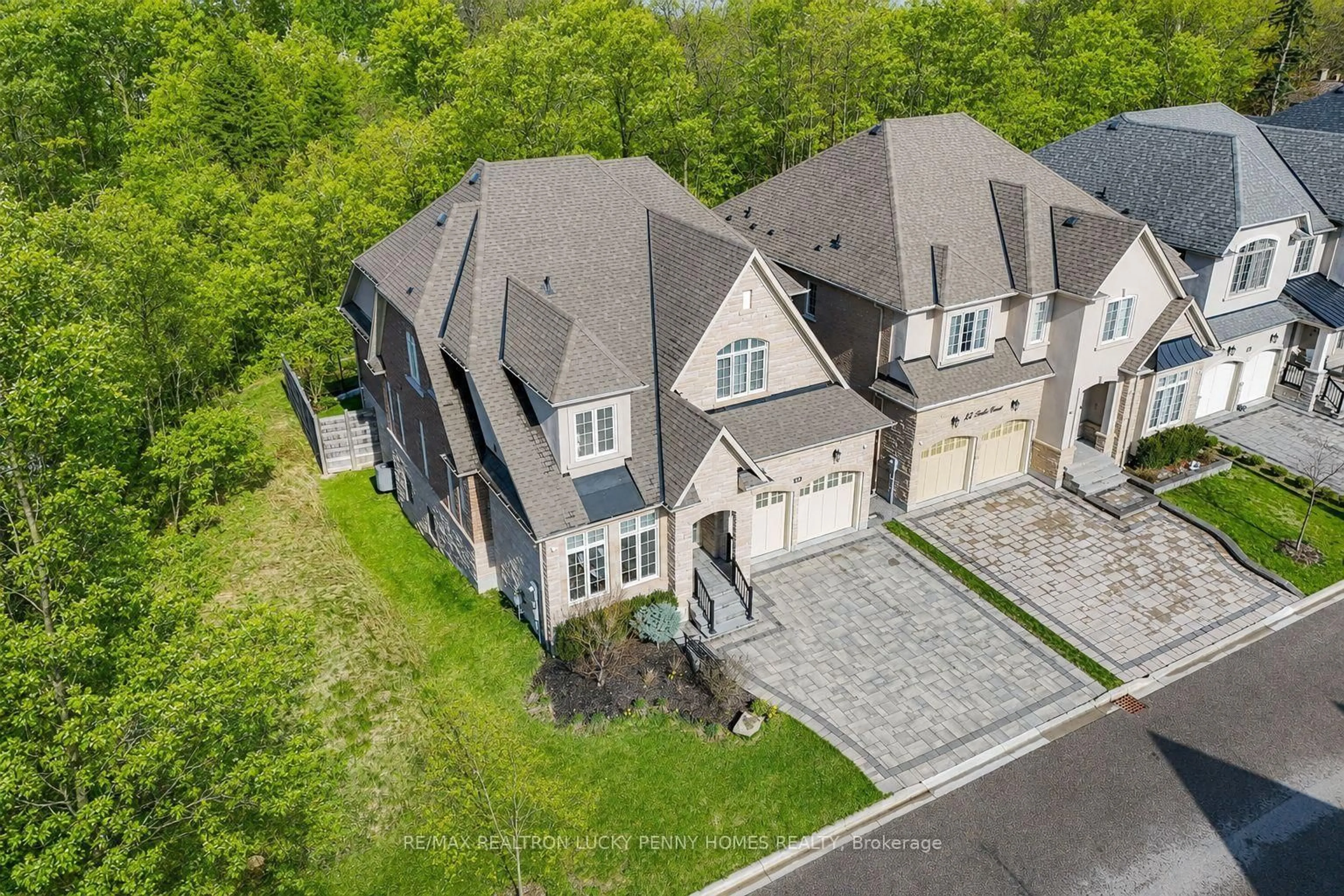 A pic from outside/outdoor area/front of a property/back of a property/a pic from drone, street for 15 Tralee Crt, Markham Ontario L6C 0V1
