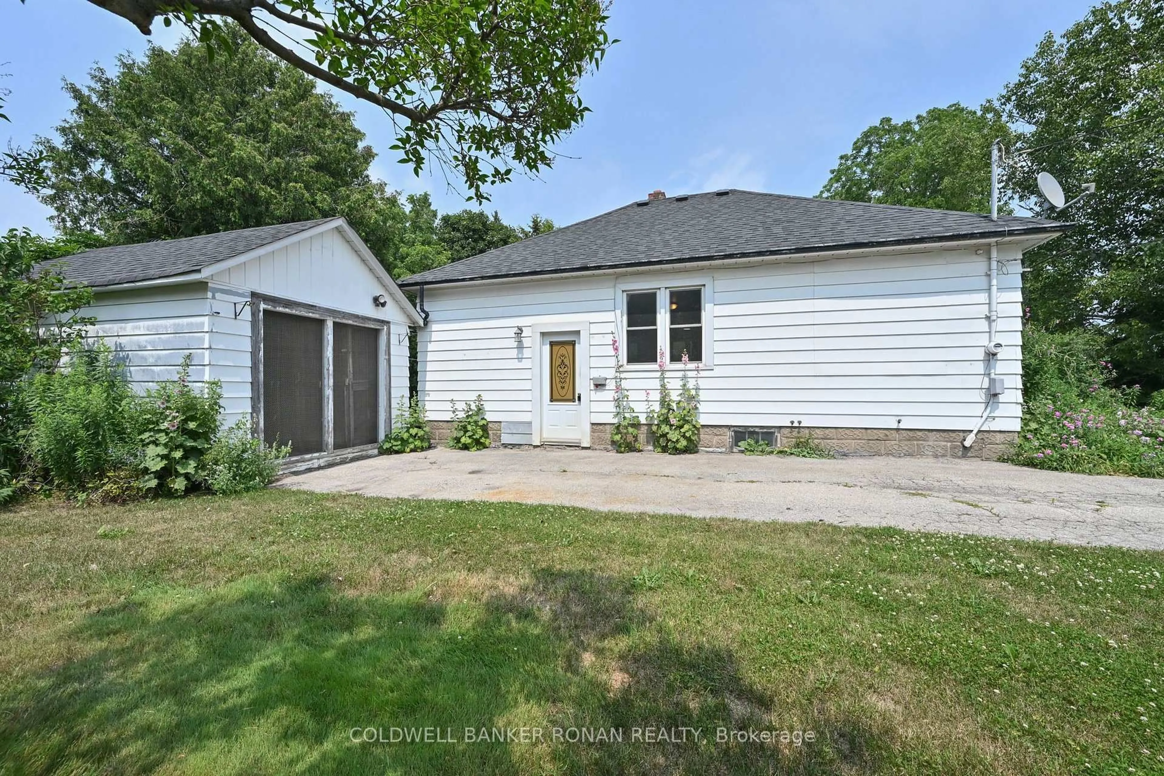 A pic from outside/outdoor area/front of a property/back of a property/a pic from drone, street for 144 Church St, King Ontario L0G 1T0