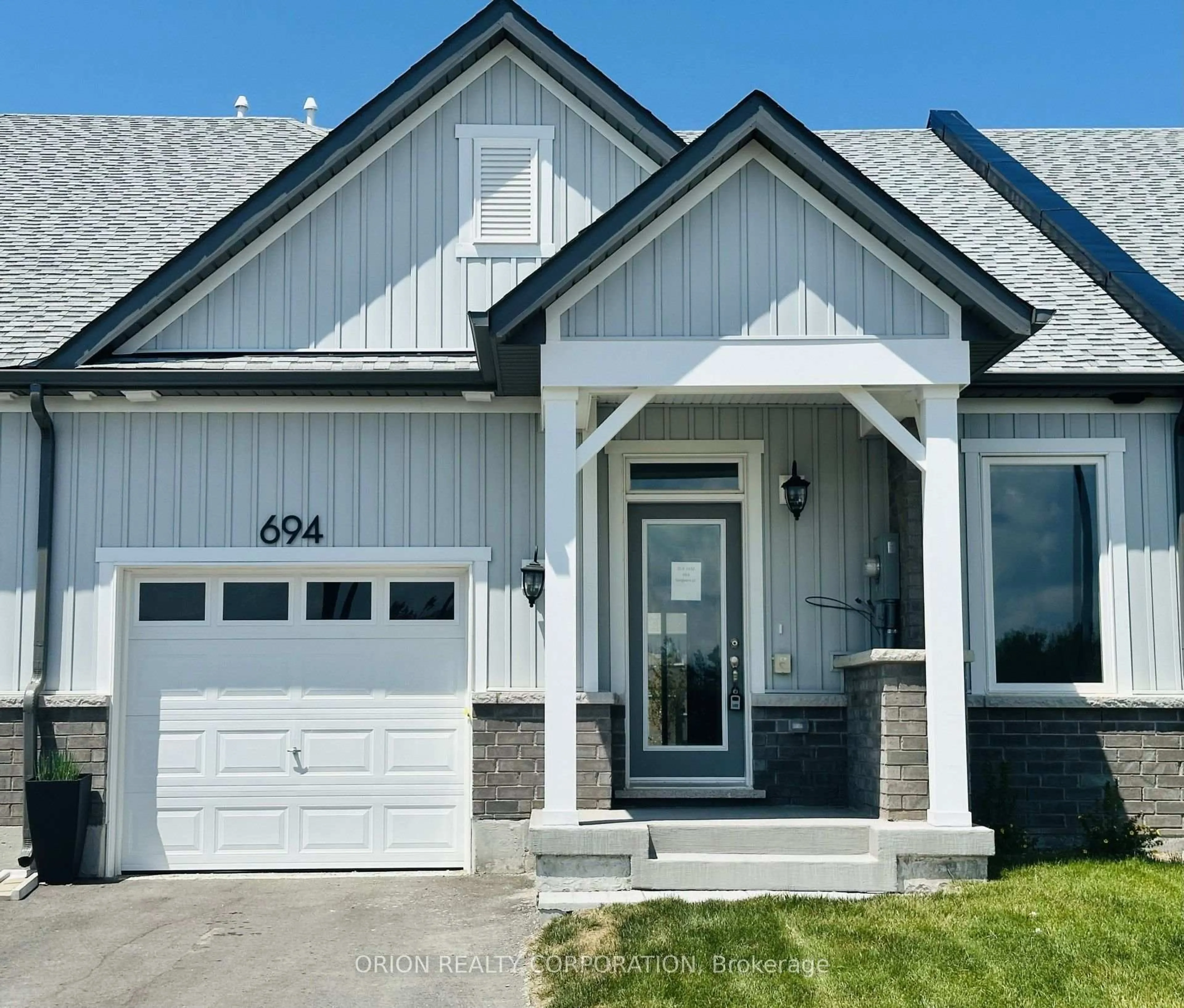 Home with vinyl exterior material, street for 694 Sargeant Pl, Innisfil Ontario L9S 0S9