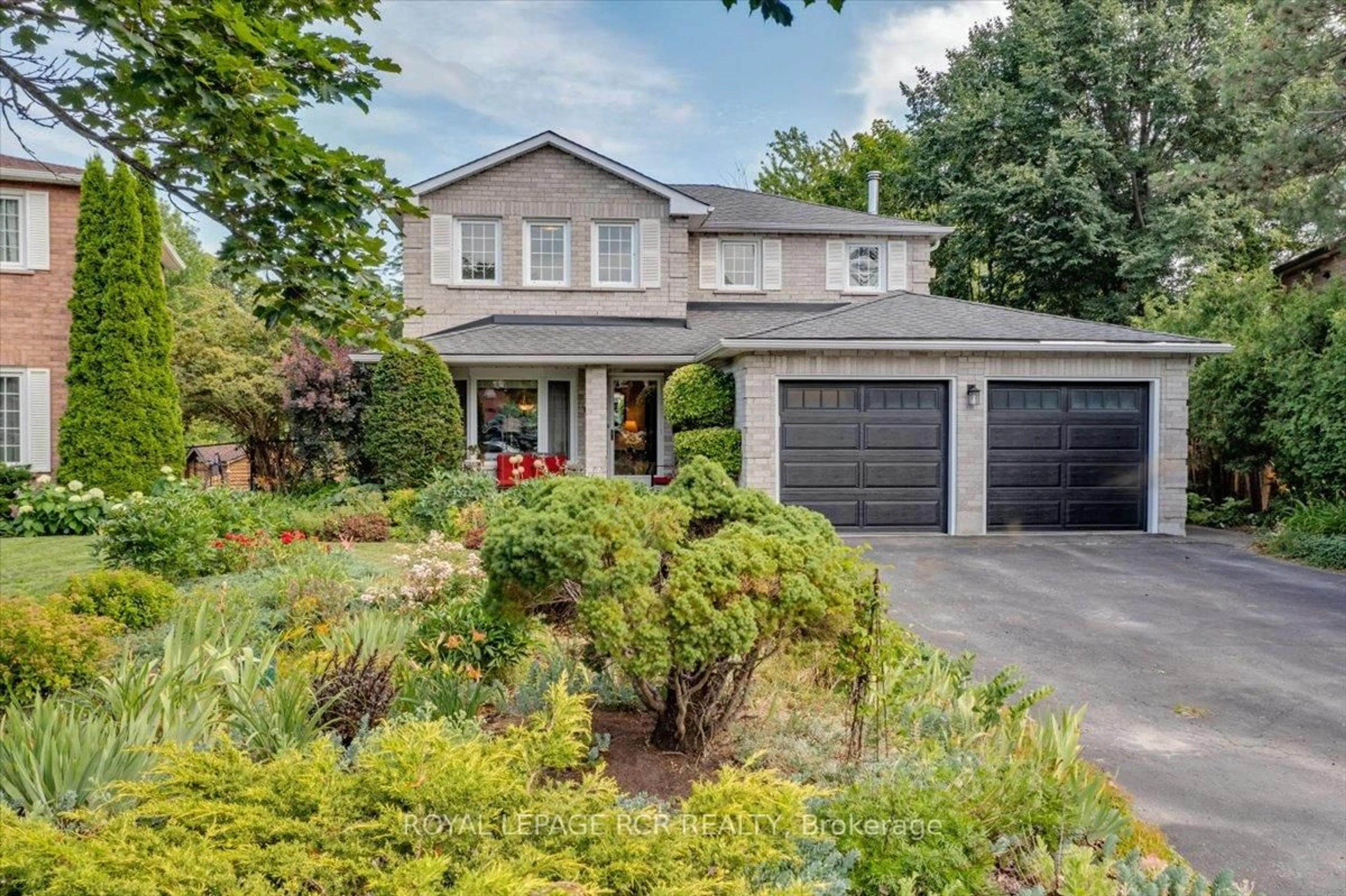 Home with vinyl exterior material, street for 988 Krista Crt, Newmarket Ontario L4Y 7E9